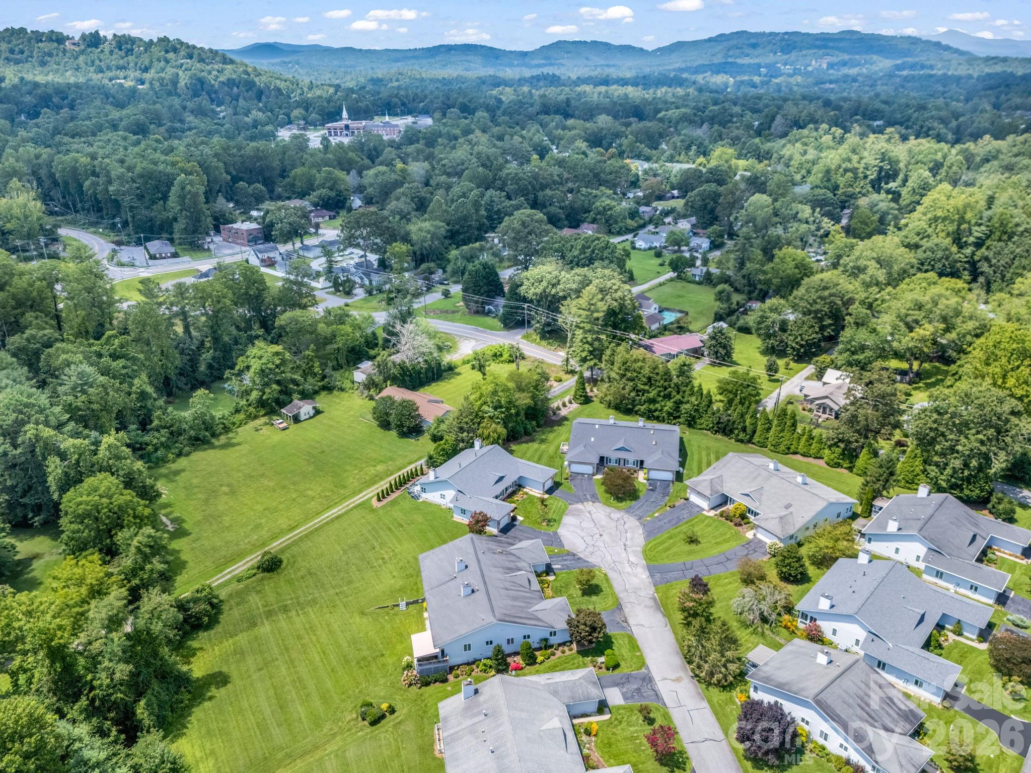 20 Country Meadows Lane — Hendersonville