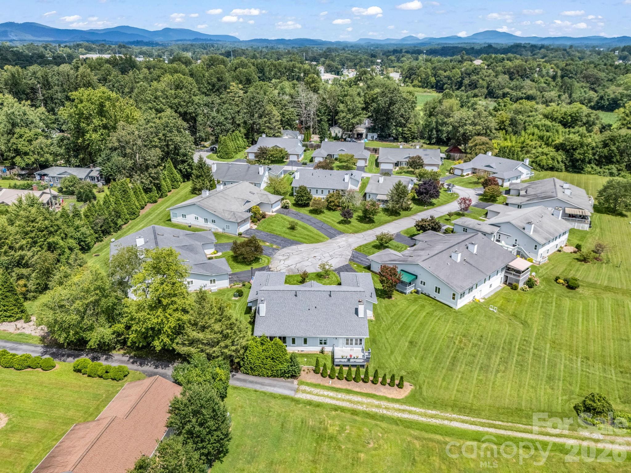 20 Country Meadows Lane — Hendersonville