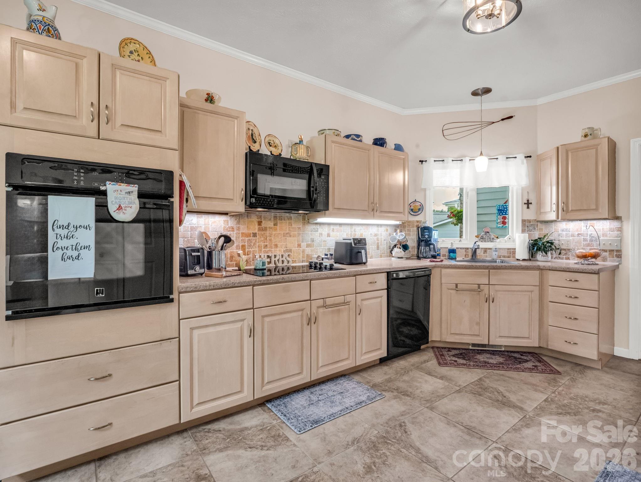 20 Country Meadows Lane — Hendersonville