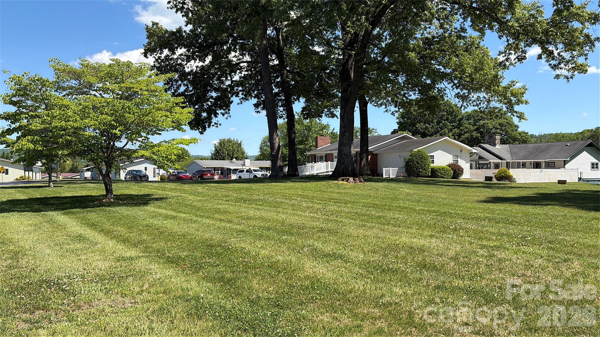 261 White Ash Circle — Hendersonville