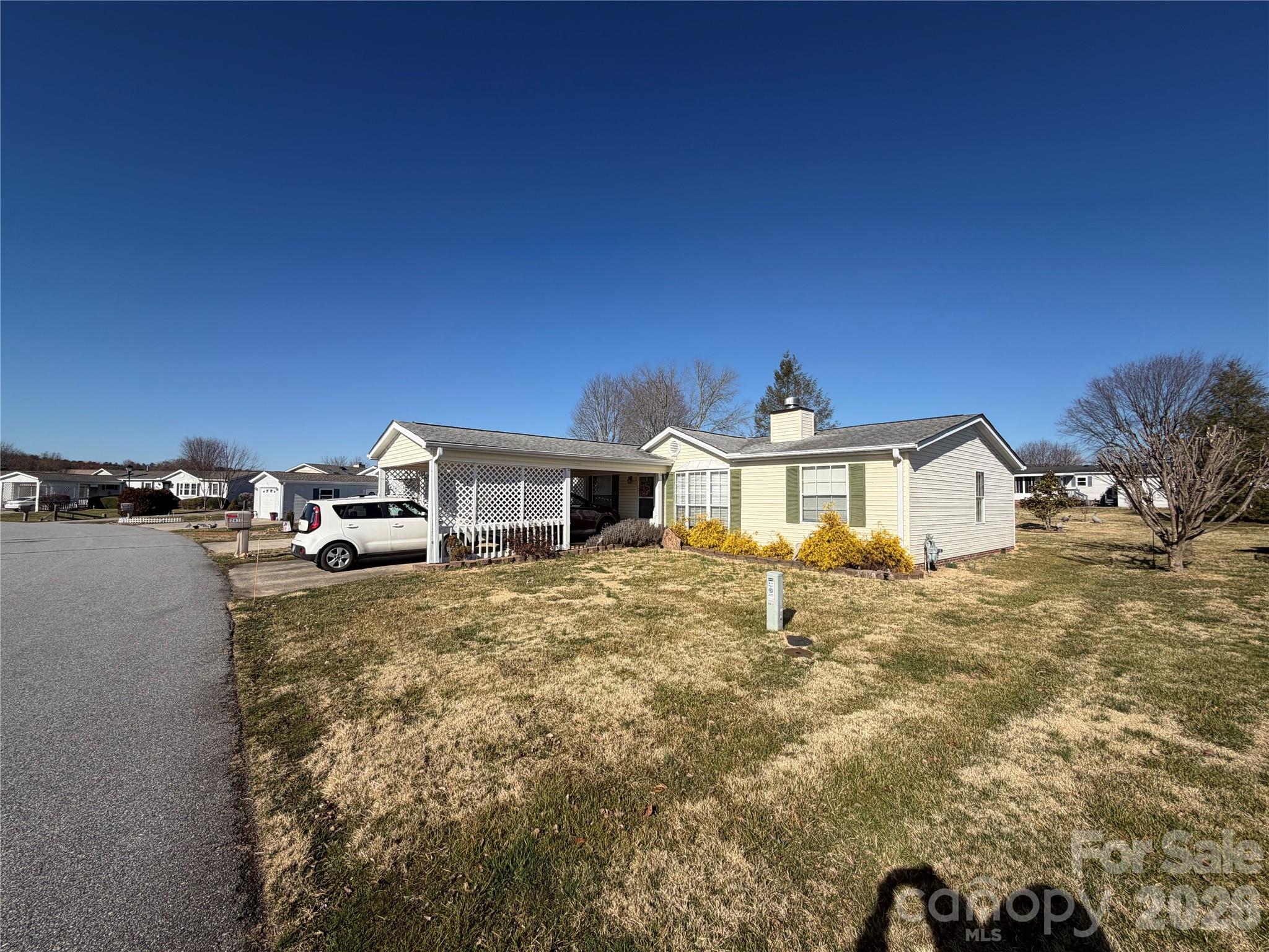 261 White Ash Circle — Hendersonville