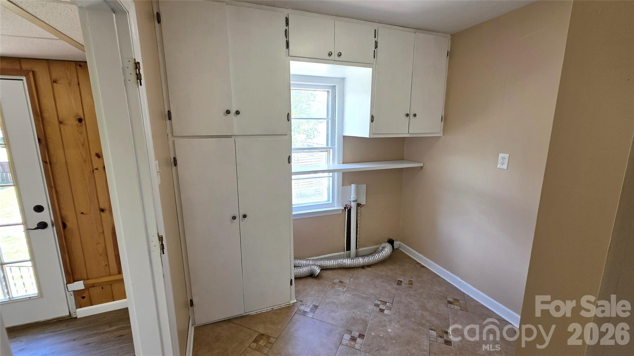 1627 Greenville Highway — Hendersonville