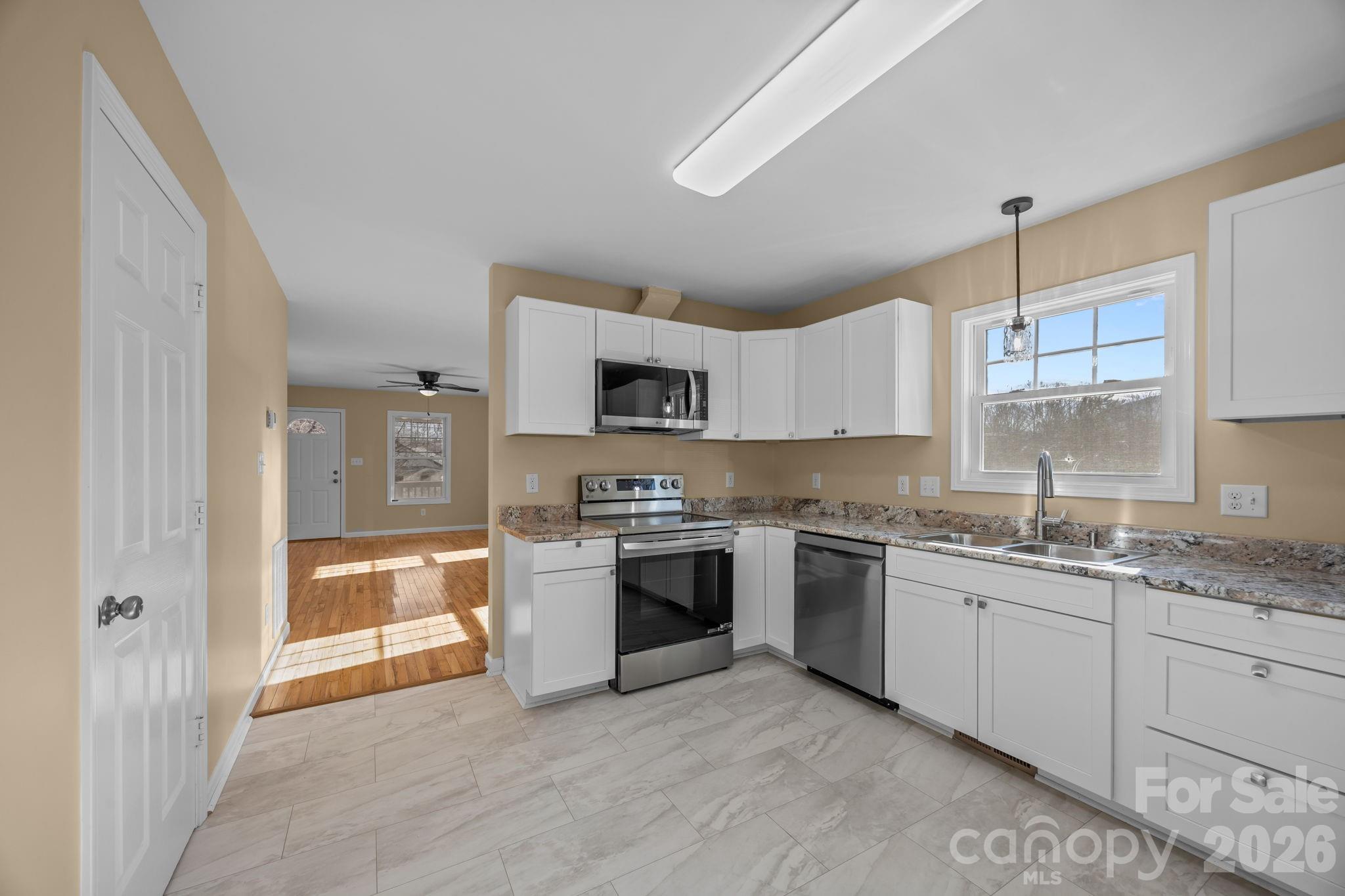 25 Byrd Road — Black Mountain