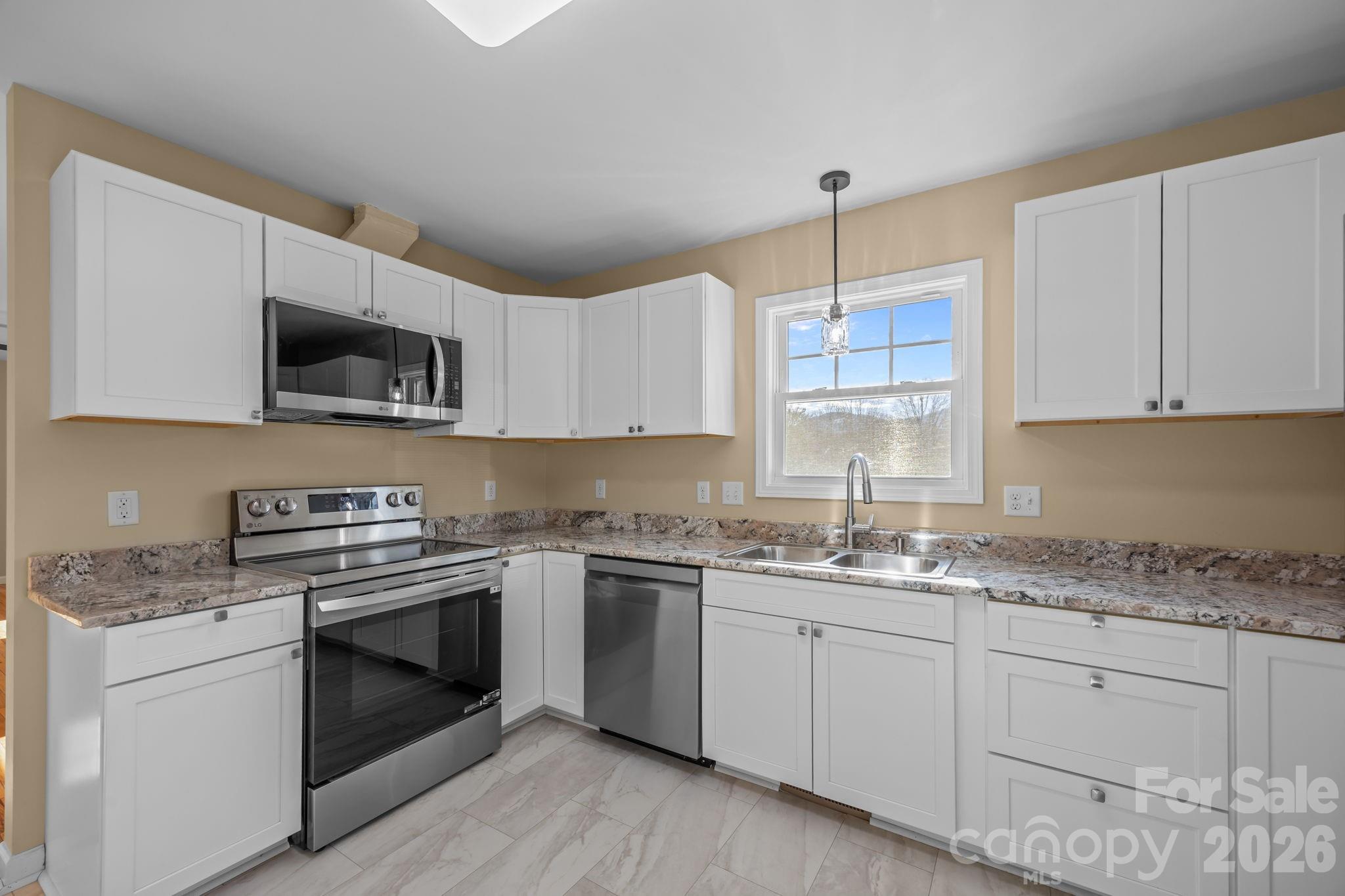 25 Byrd Road — Black Mountain