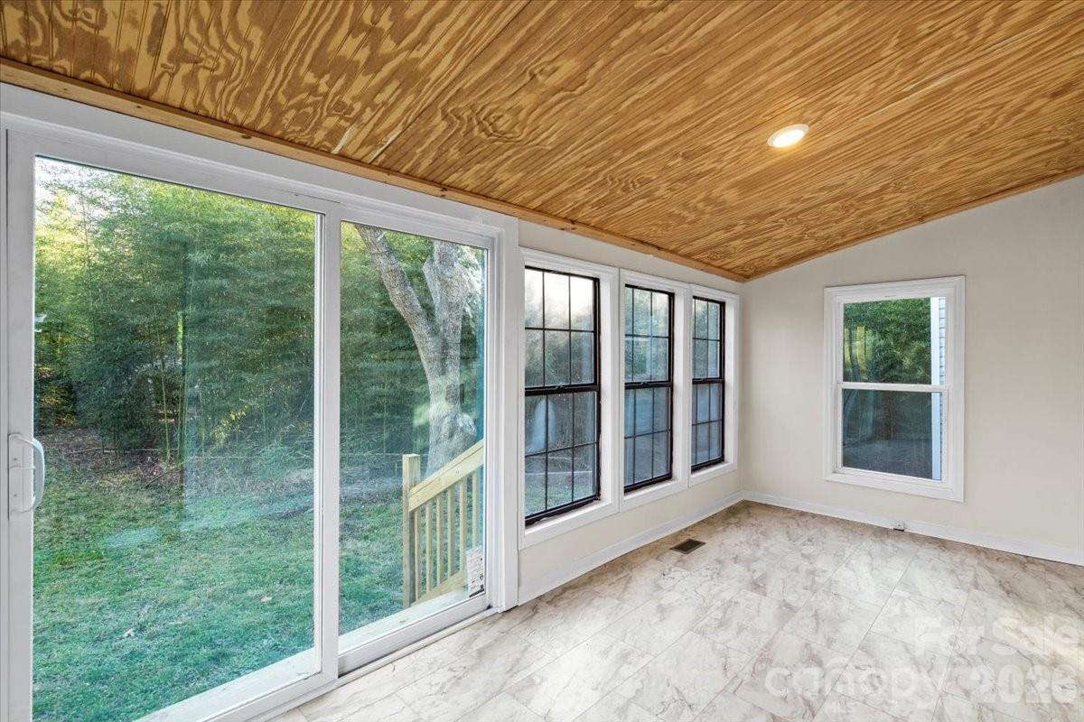 165 E Lacy Street — Chester
