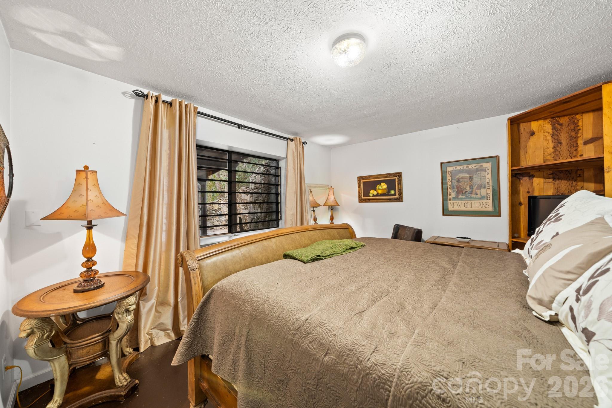 45 Crescent Drive — Hendersonville