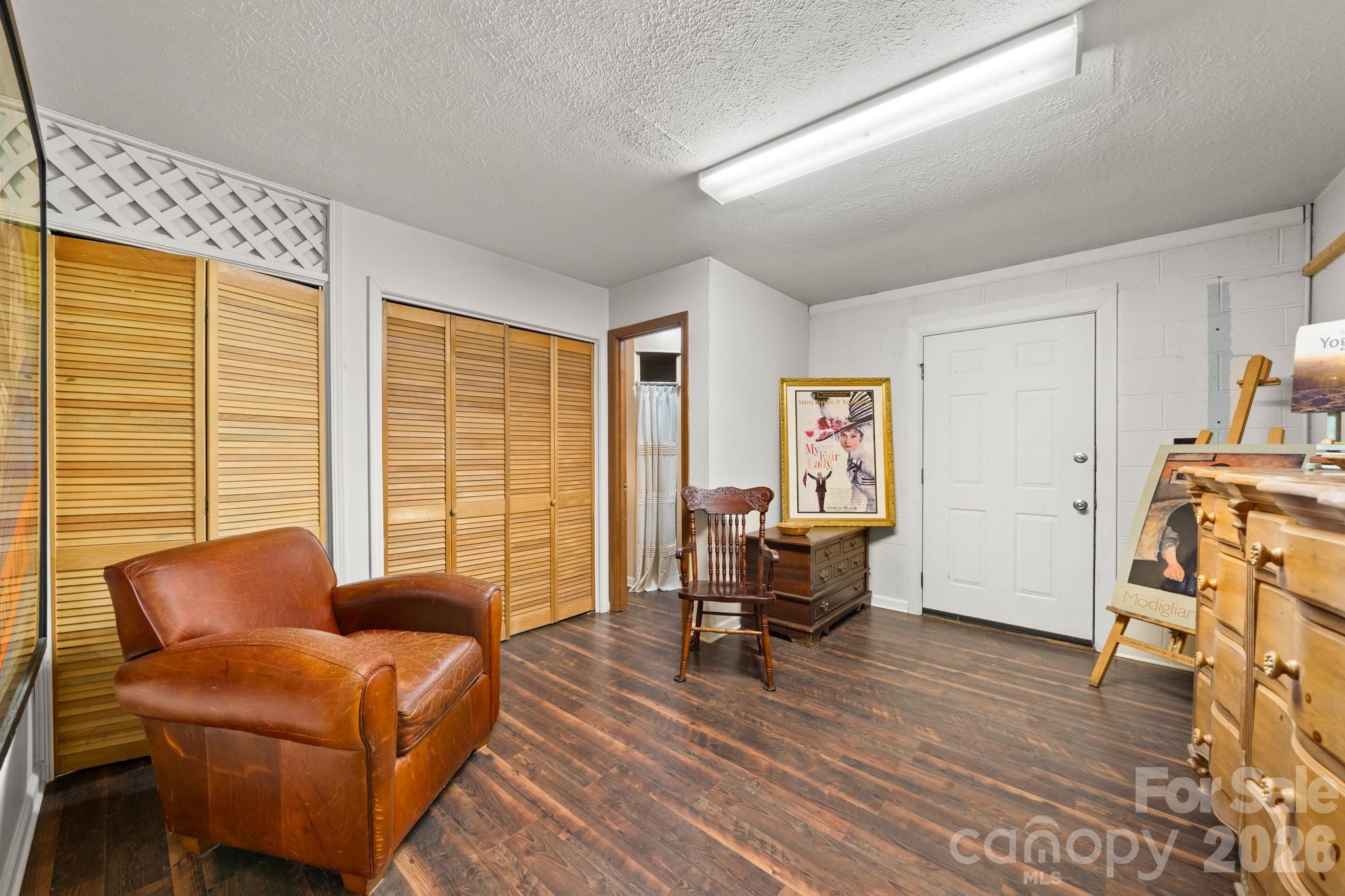 45 Crescent Drive — Hendersonville