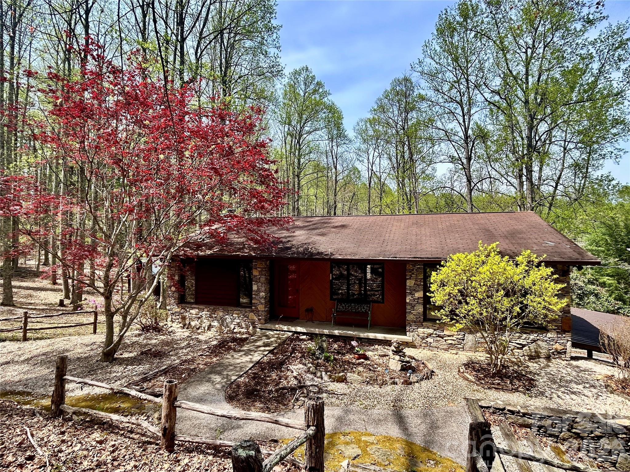 45 Crescent Drive — Hendersonville
