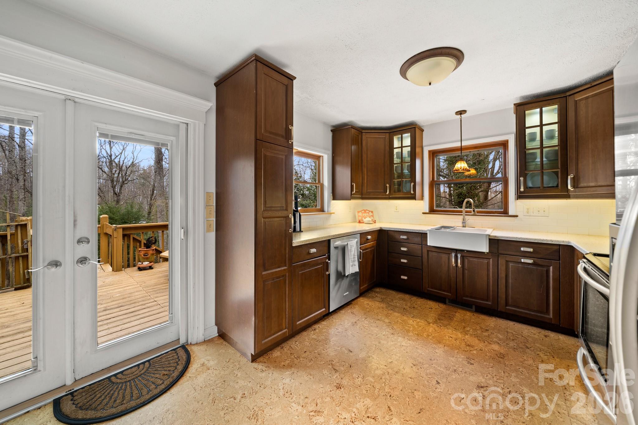 45 Crescent Drive — Hendersonville