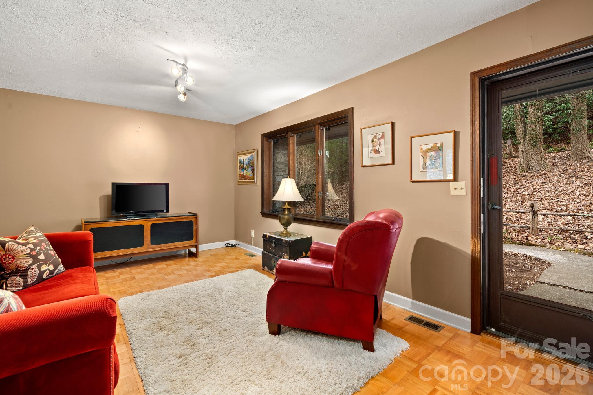 45 Crescent Drive — Hendersonville