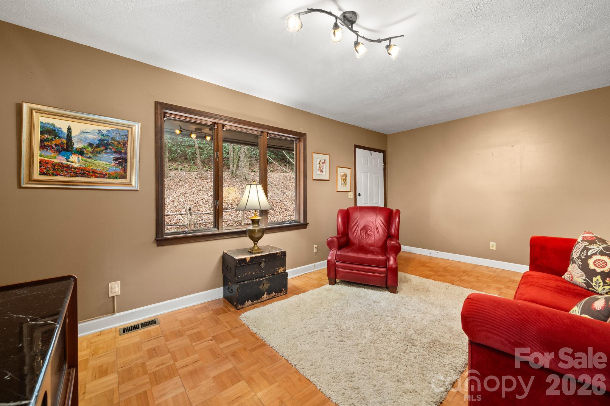 45 Crescent Drive — Hendersonville