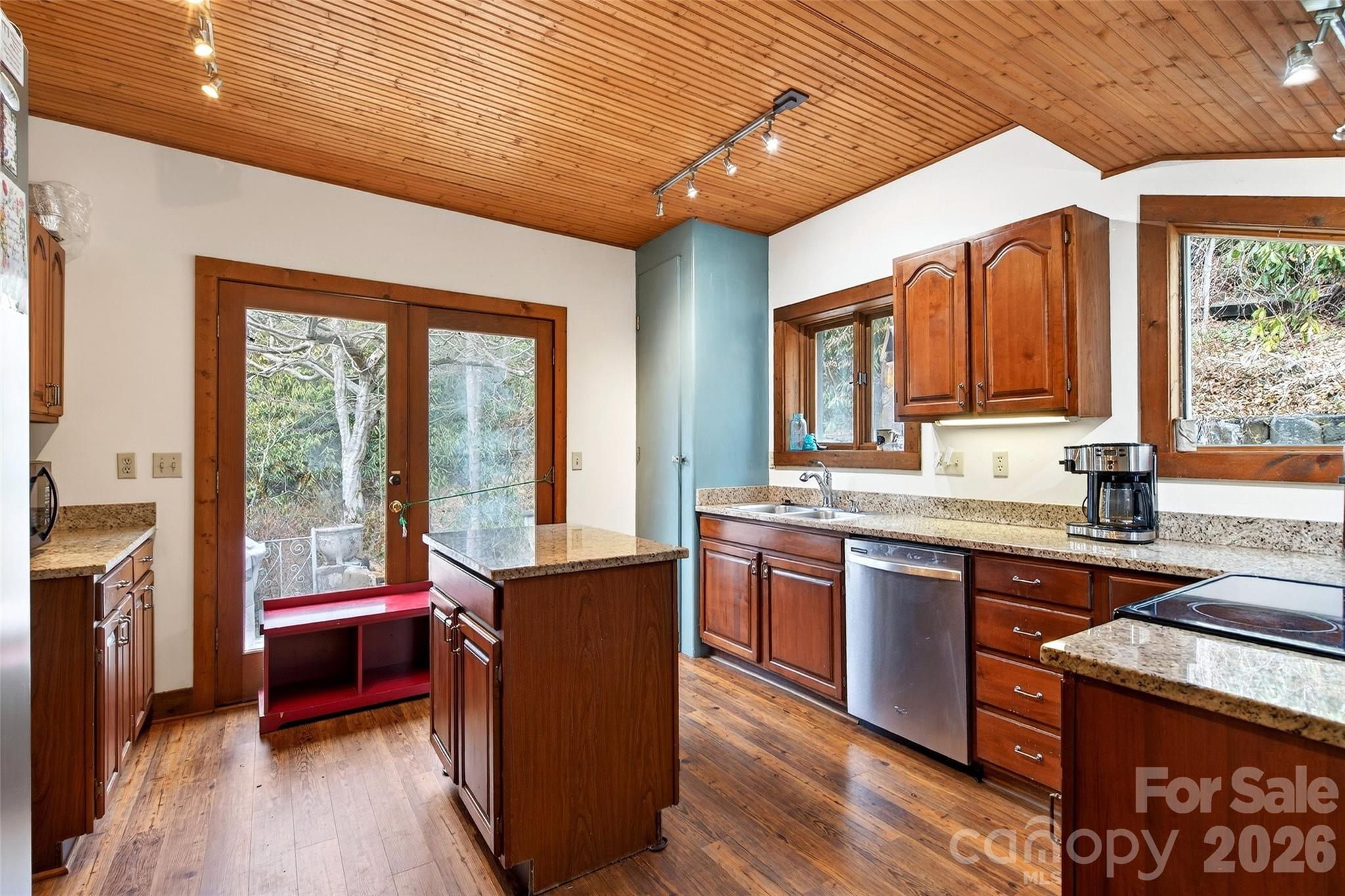 287 North Carolina Terrace — Montreat