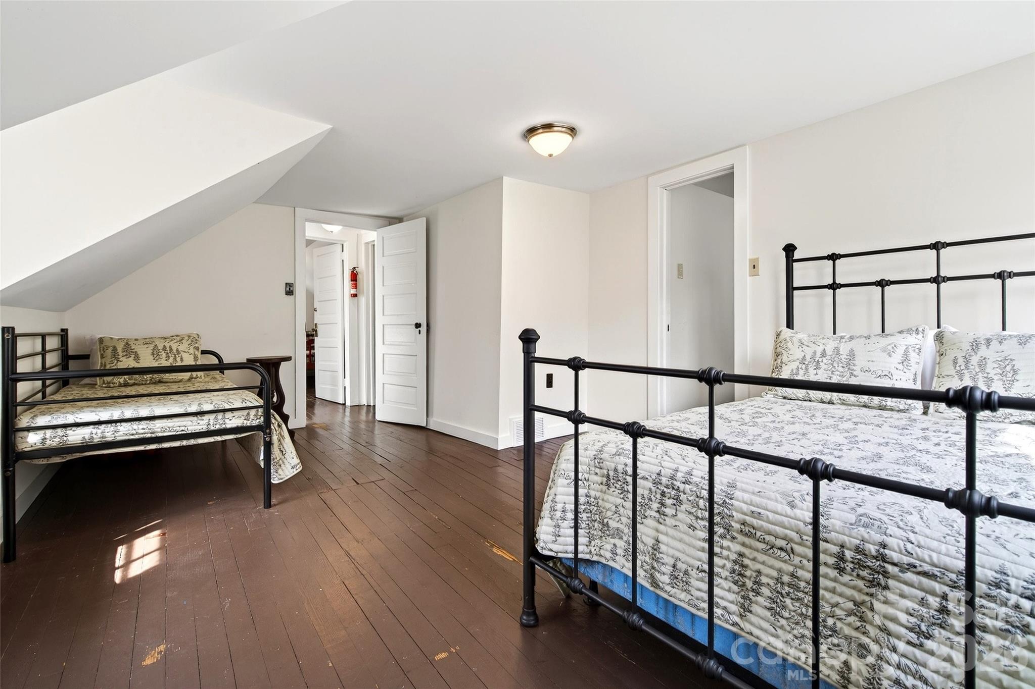 287 North Carolina Terrace — Montreat