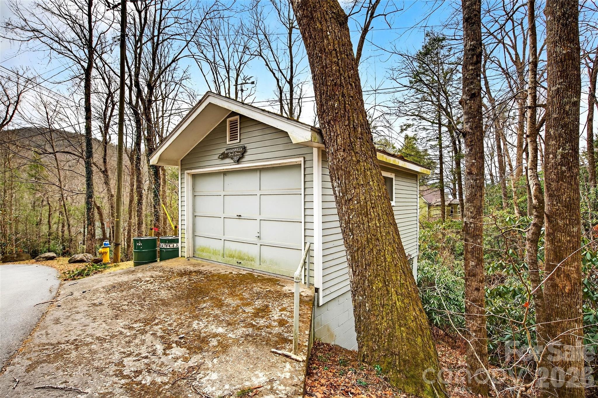 287 North Carolina Terrace — Montreat