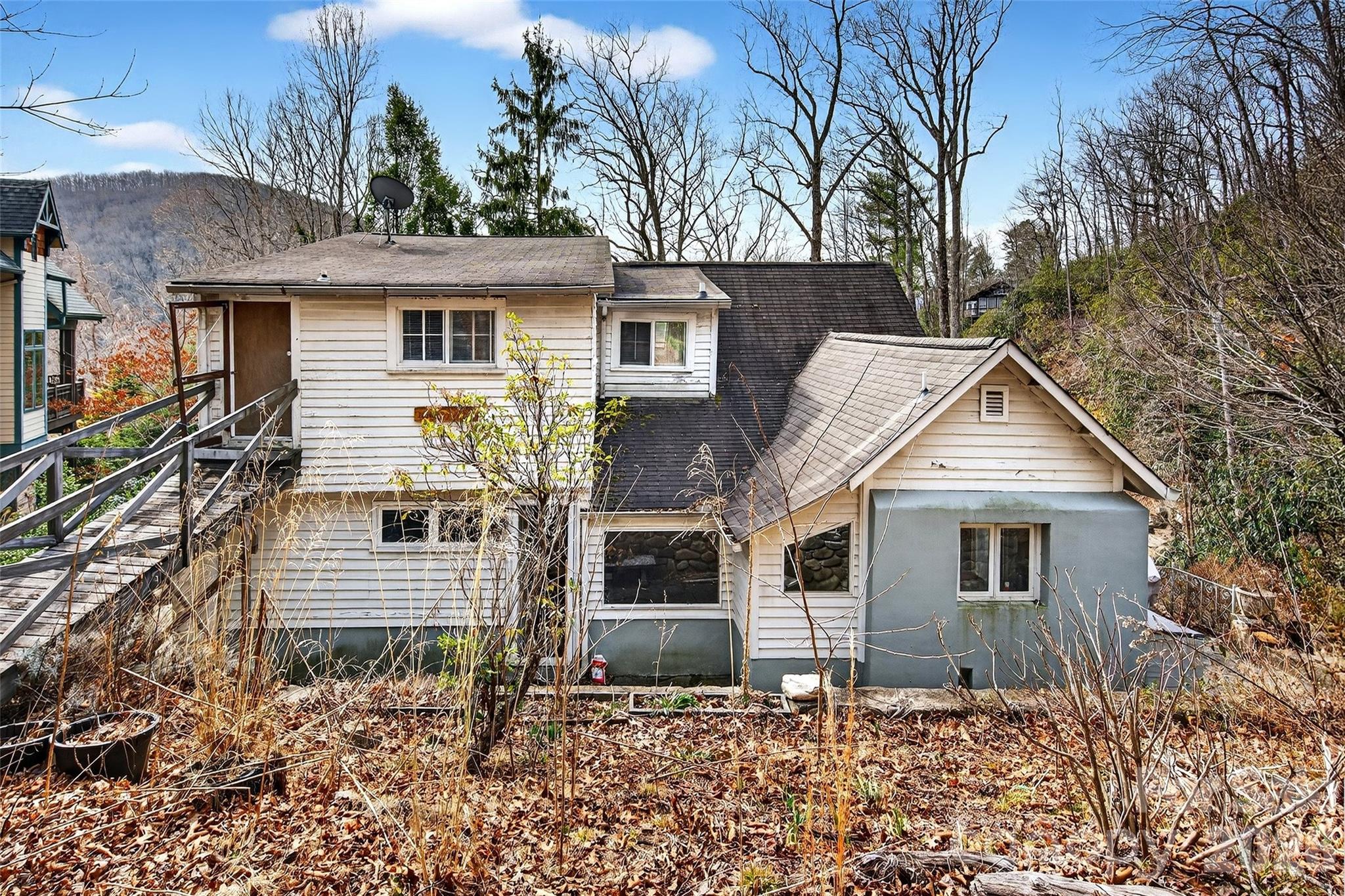 287 North Carolina Terrace — Montreat
