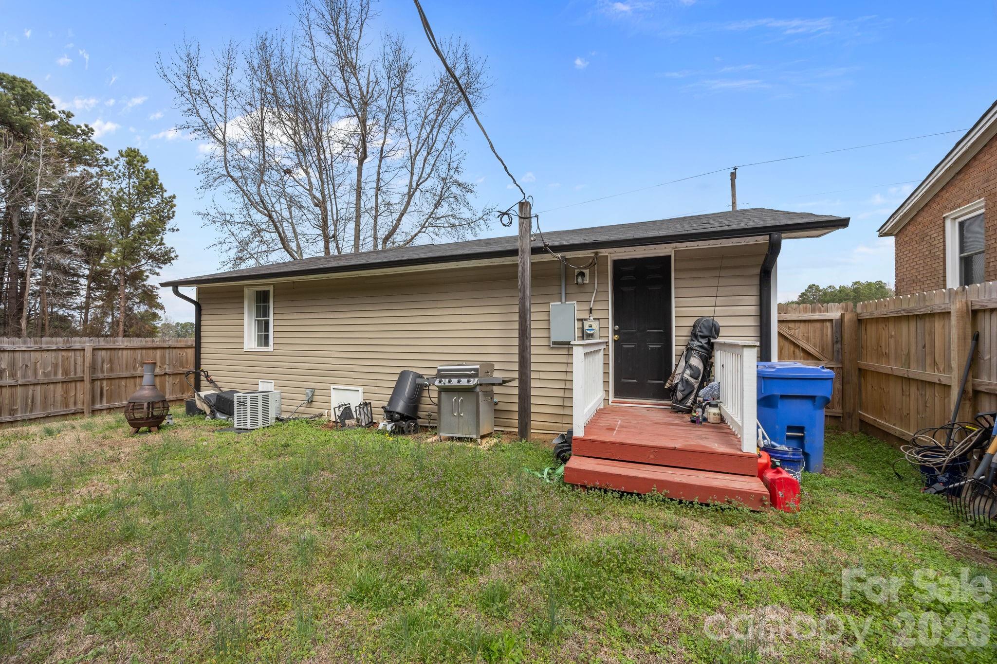 319 N Arnold Street — Pageland