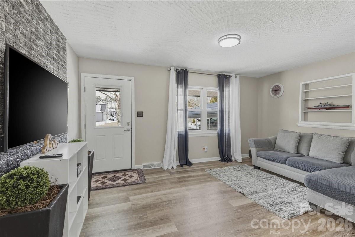 2563 Marble Street — Newton