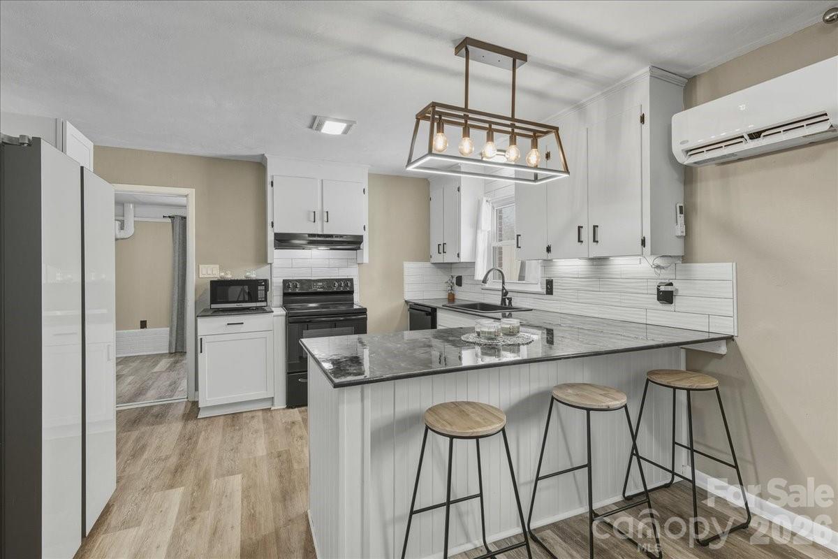 2563 Marble Street — Newton