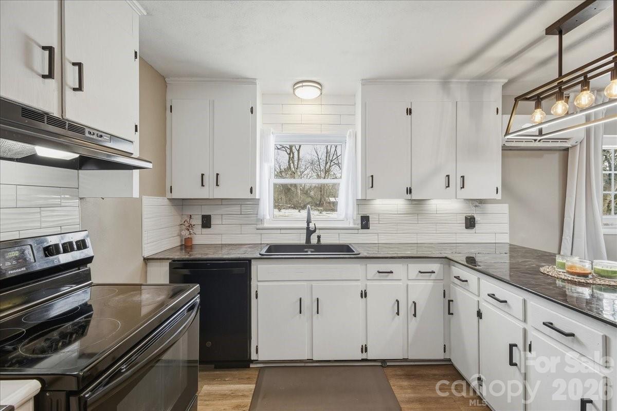 2563 Marble Street — Newton