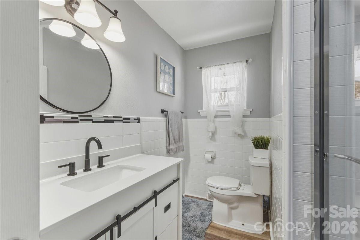 2563 Marble Street — Newton