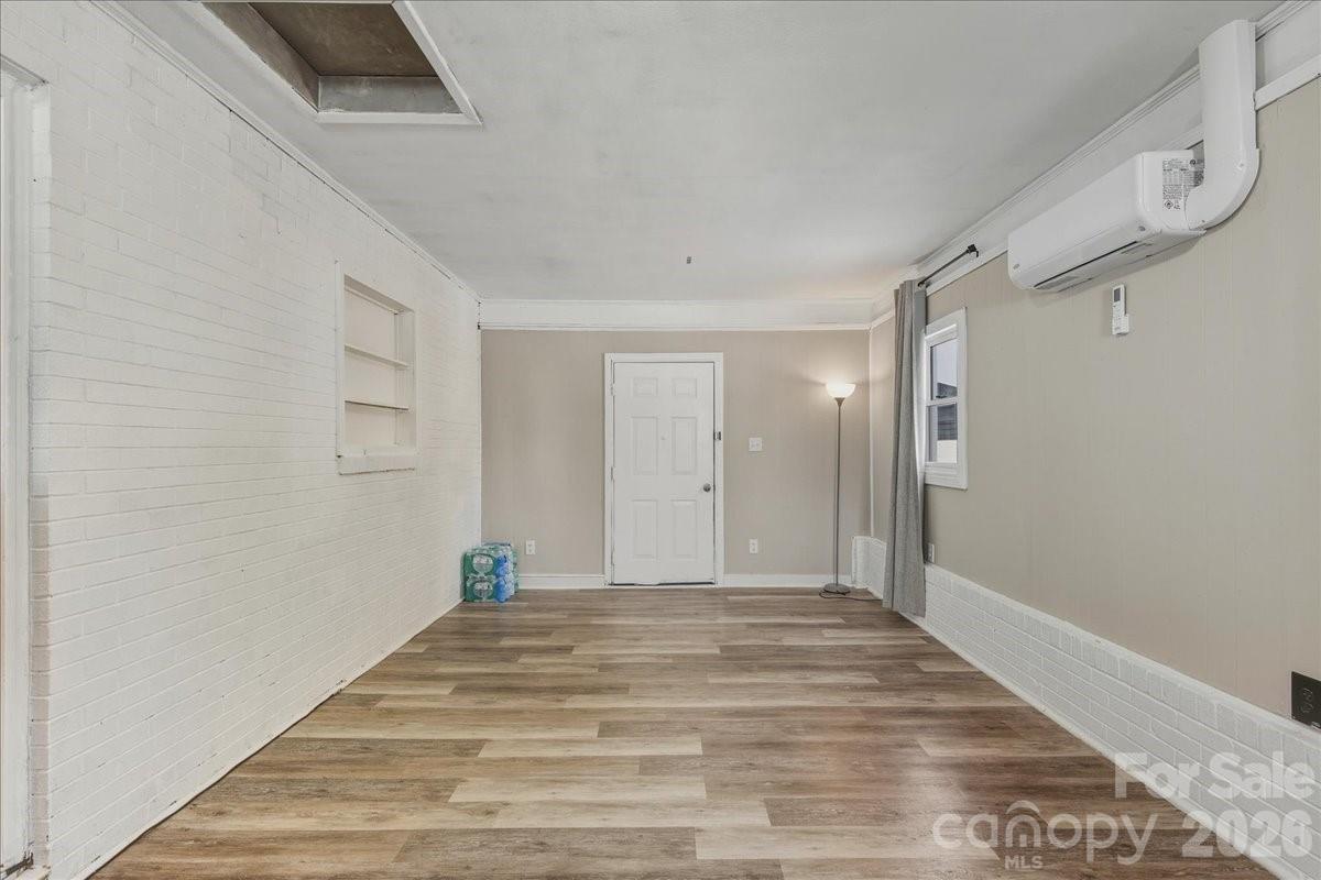 2563 Marble Street — Newton