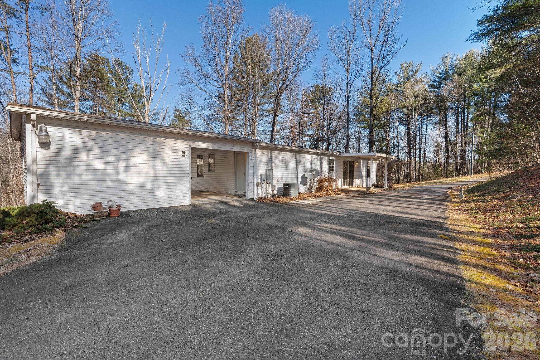 3435 Nelson Lane — Morganton