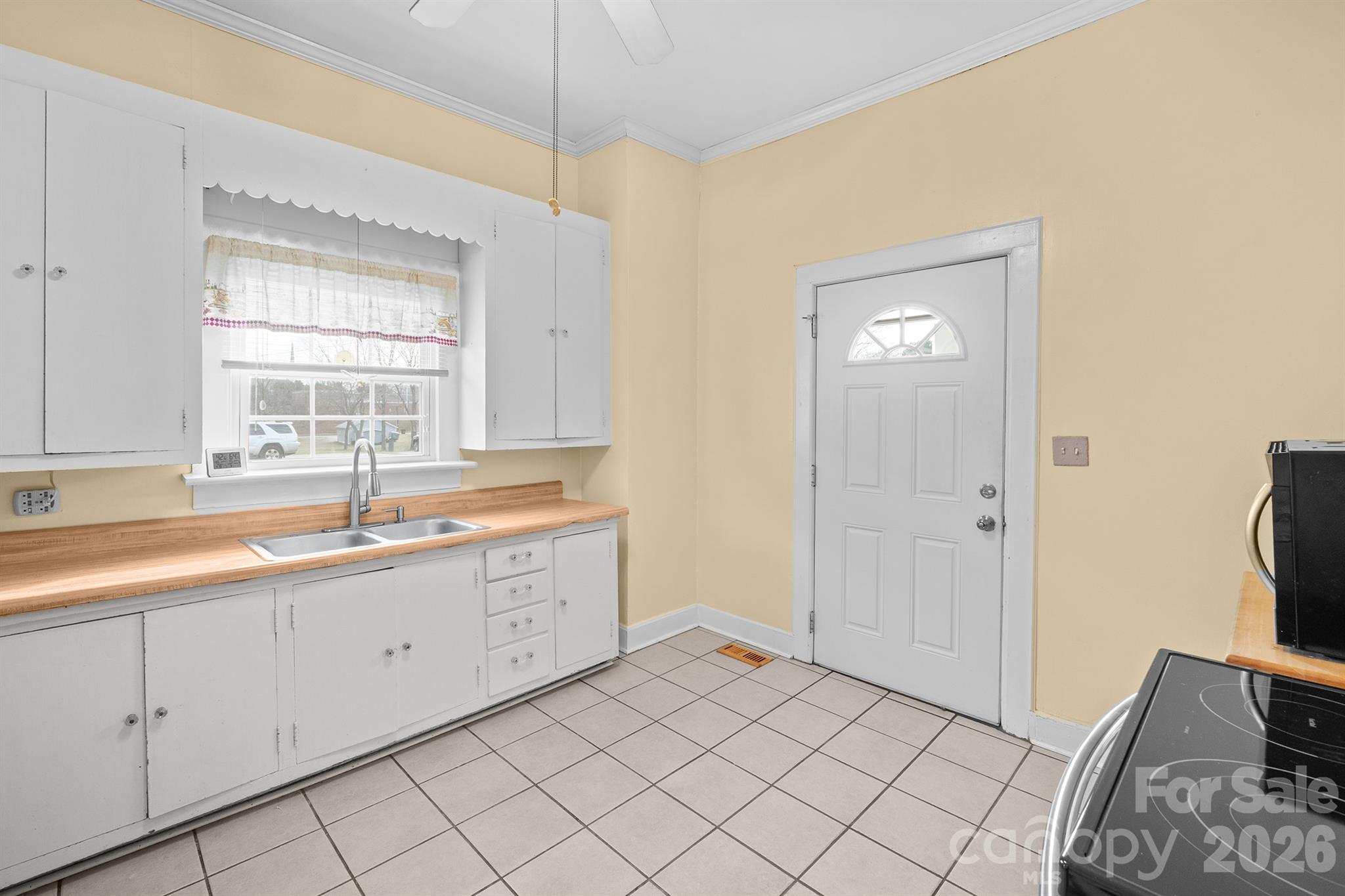 1244 21st Street NE — Hickory