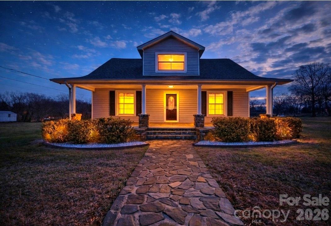 1244 21st Street NE — Hickory