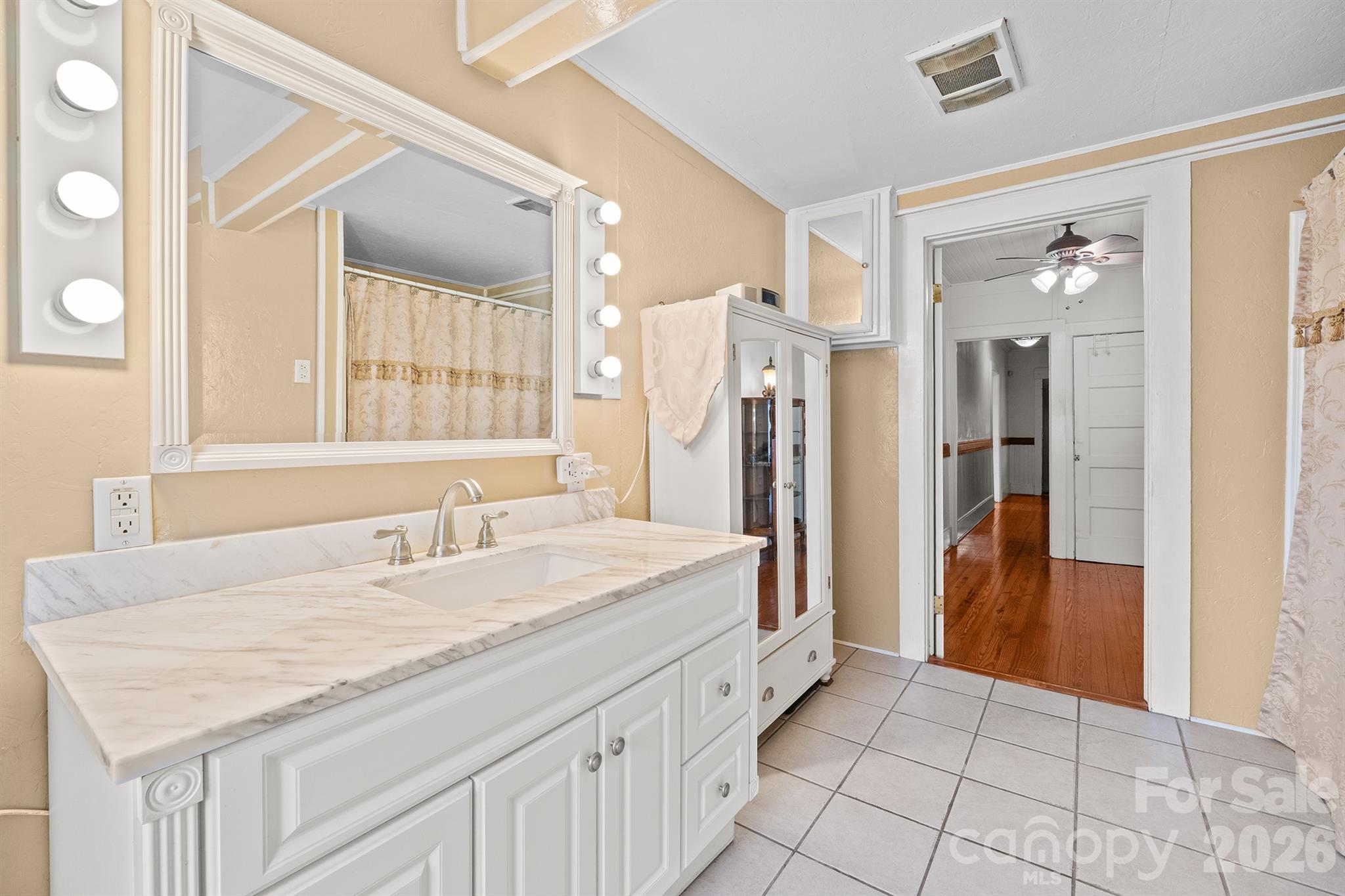 1244 21st Street NE — Hickory