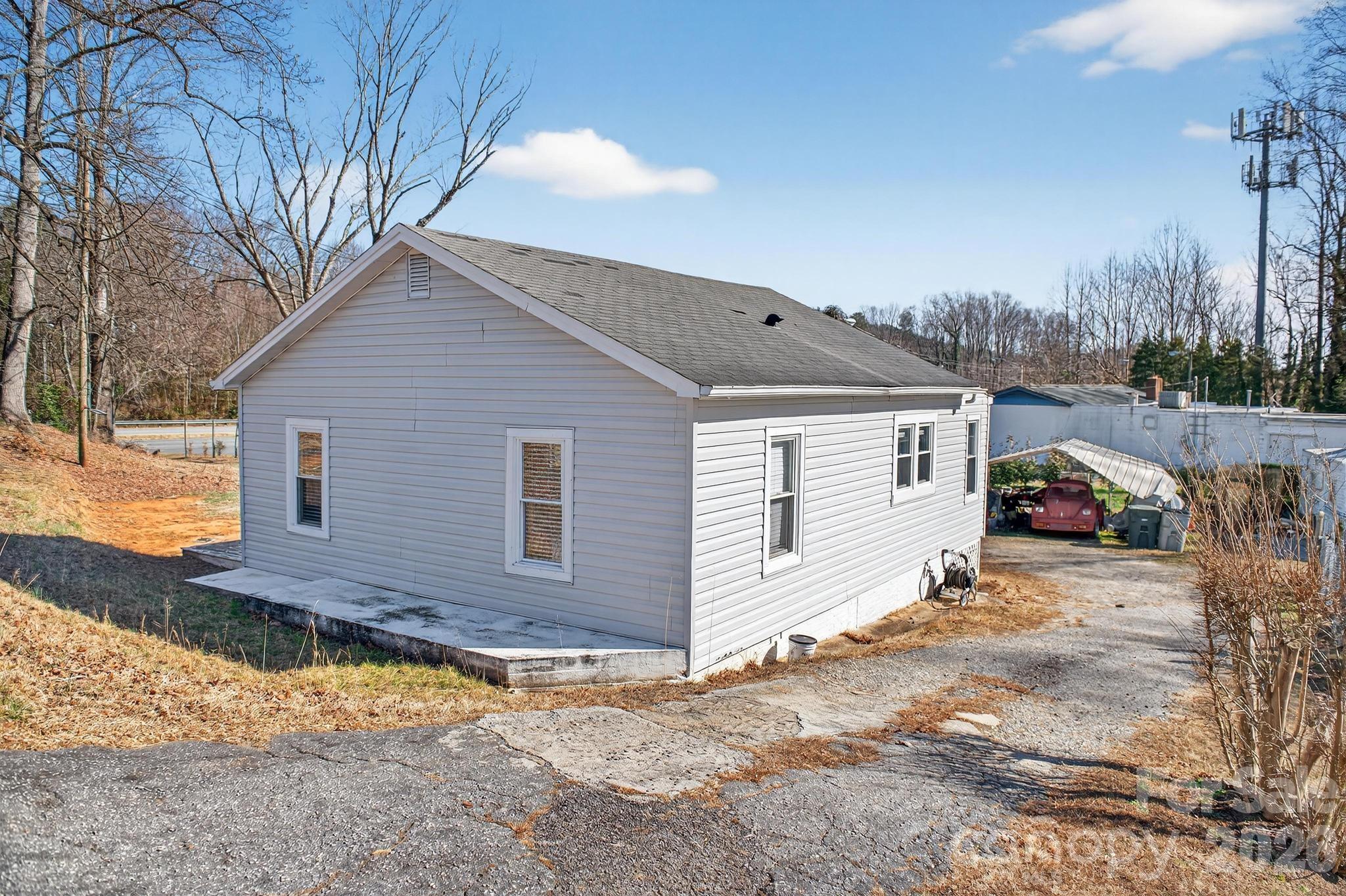105 Countryside Drive SW — Lenoir