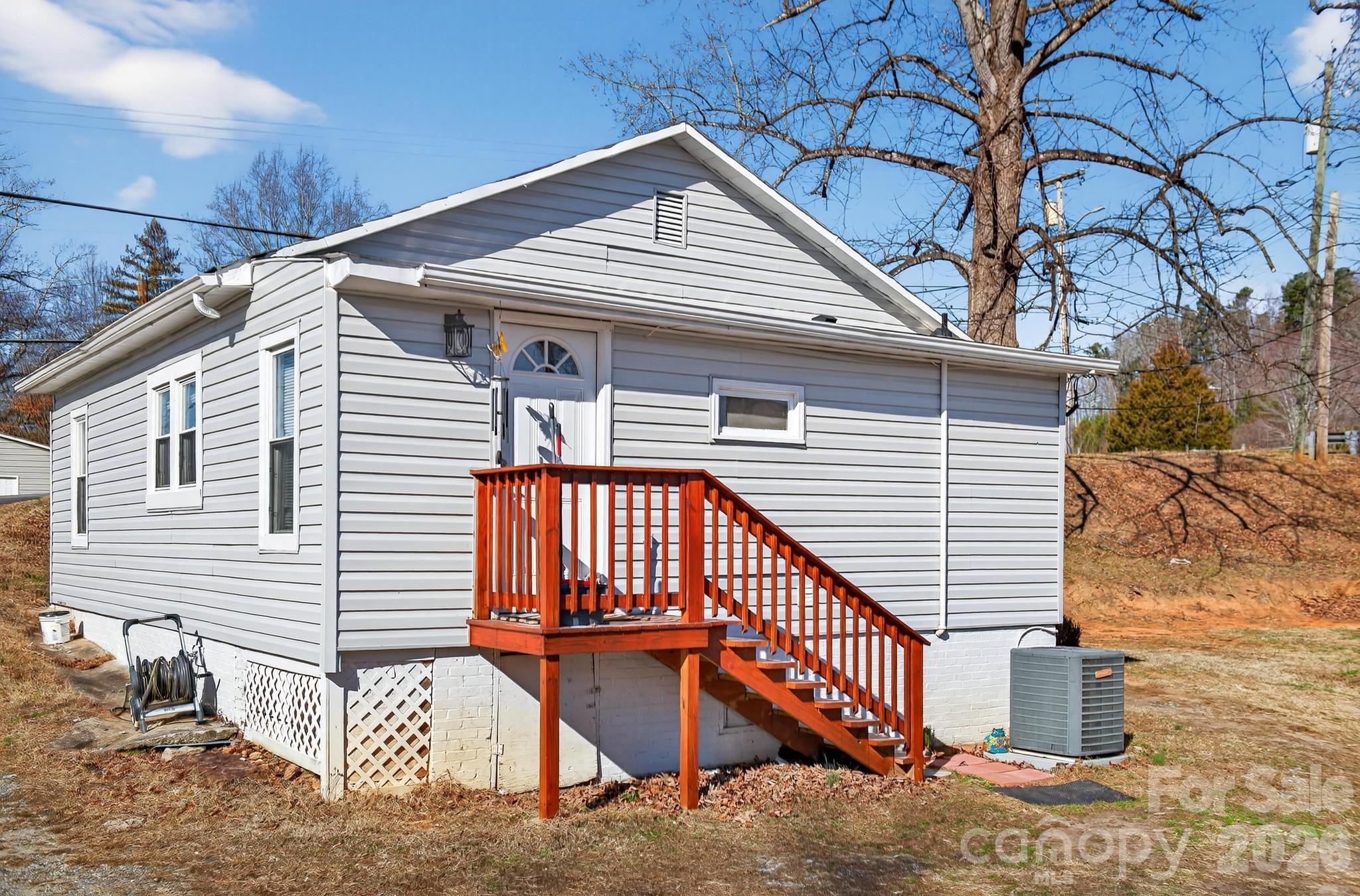 105 Countryside Drive SW — Lenoir