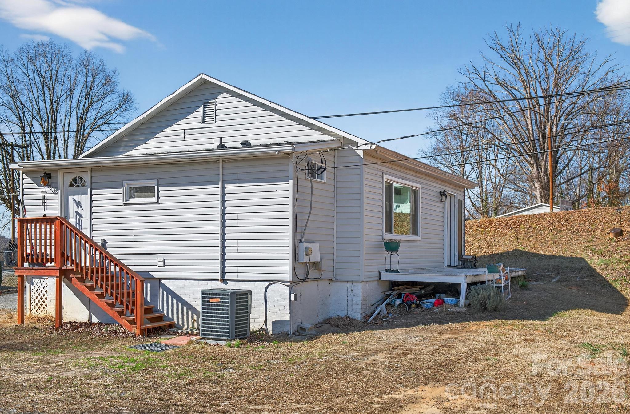 105 Countryside Drive SW — Lenoir