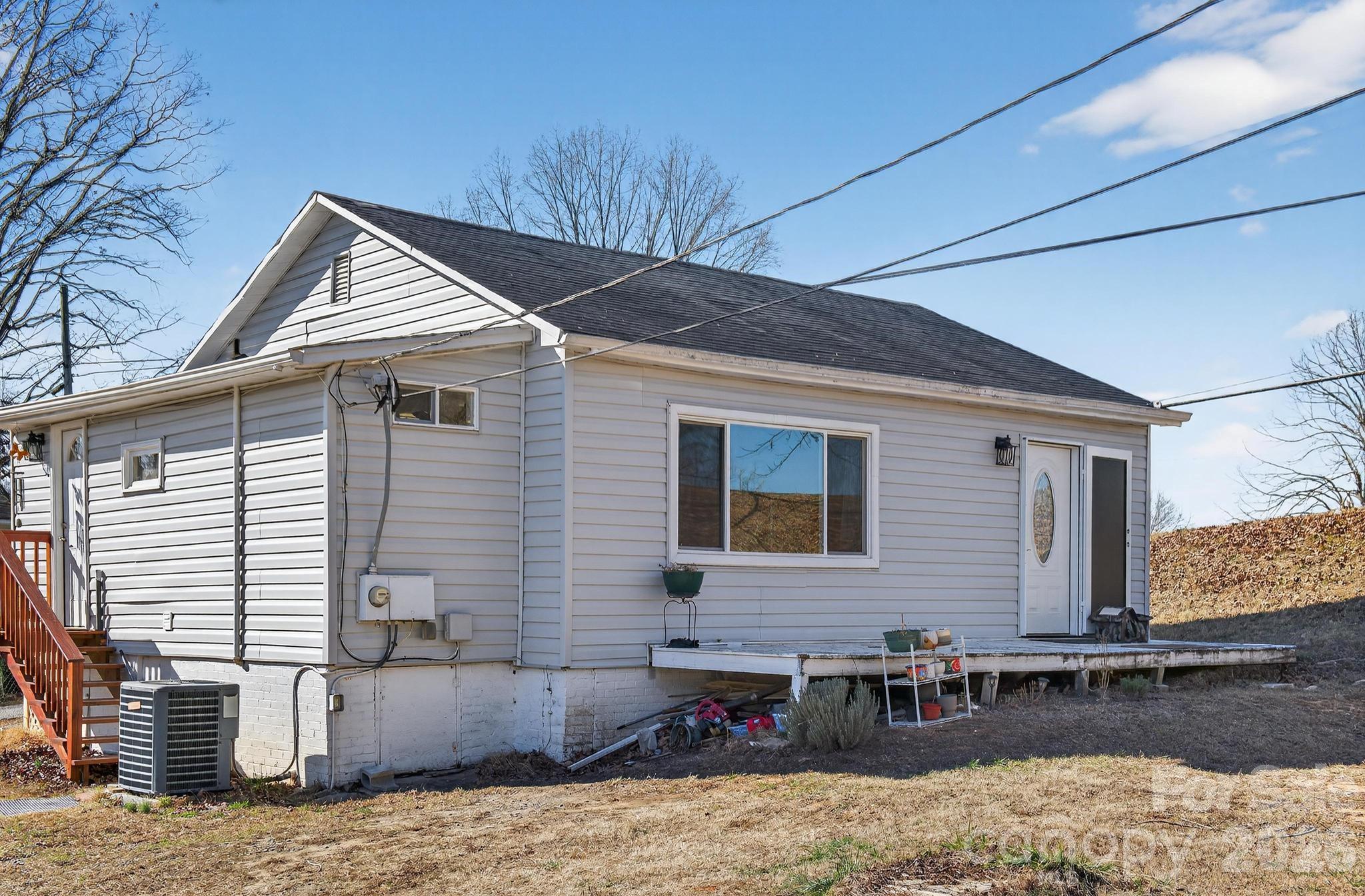 105 Countryside Drive SW — Lenoir