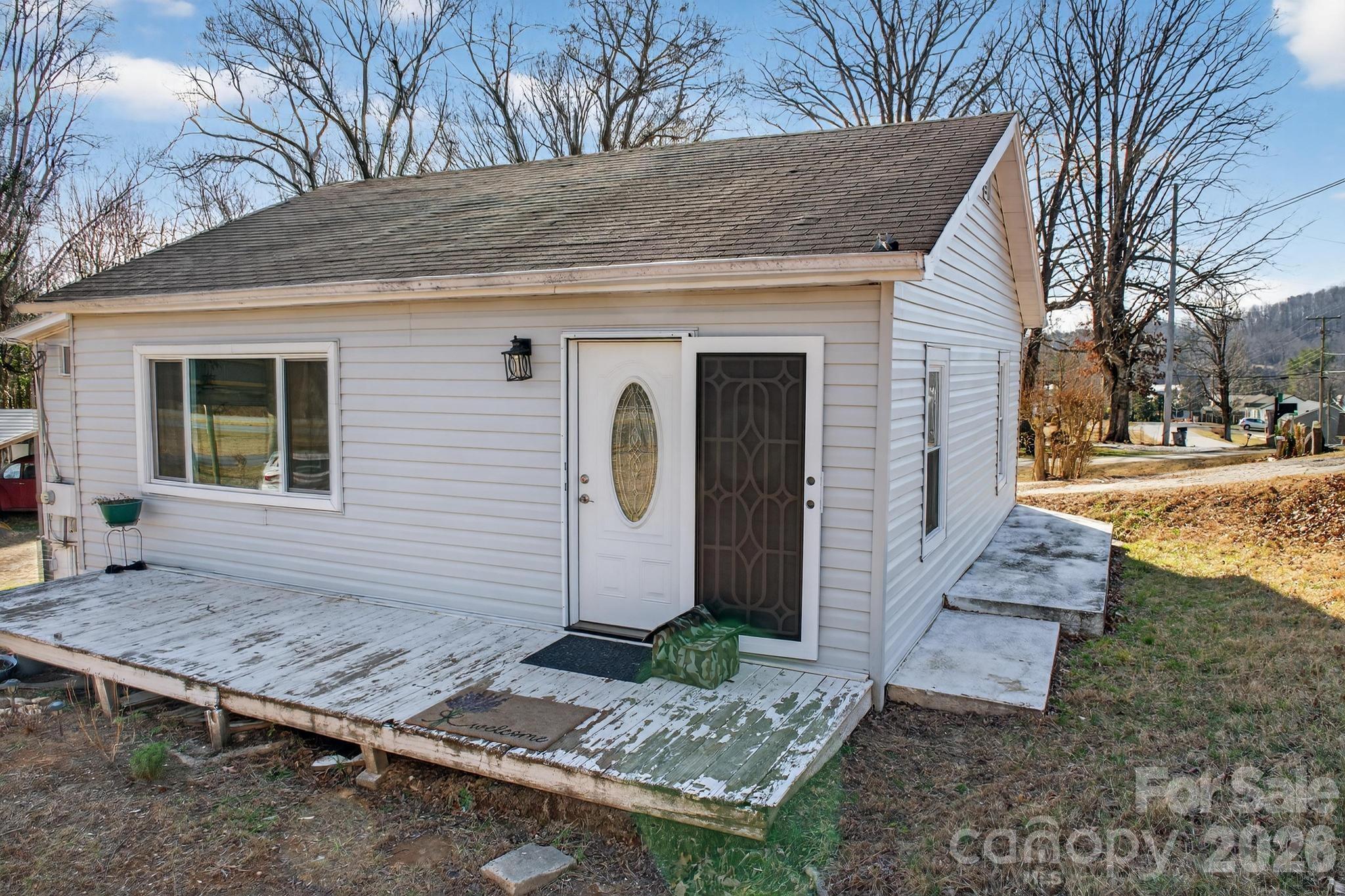 105 Countryside Drive SW — Lenoir