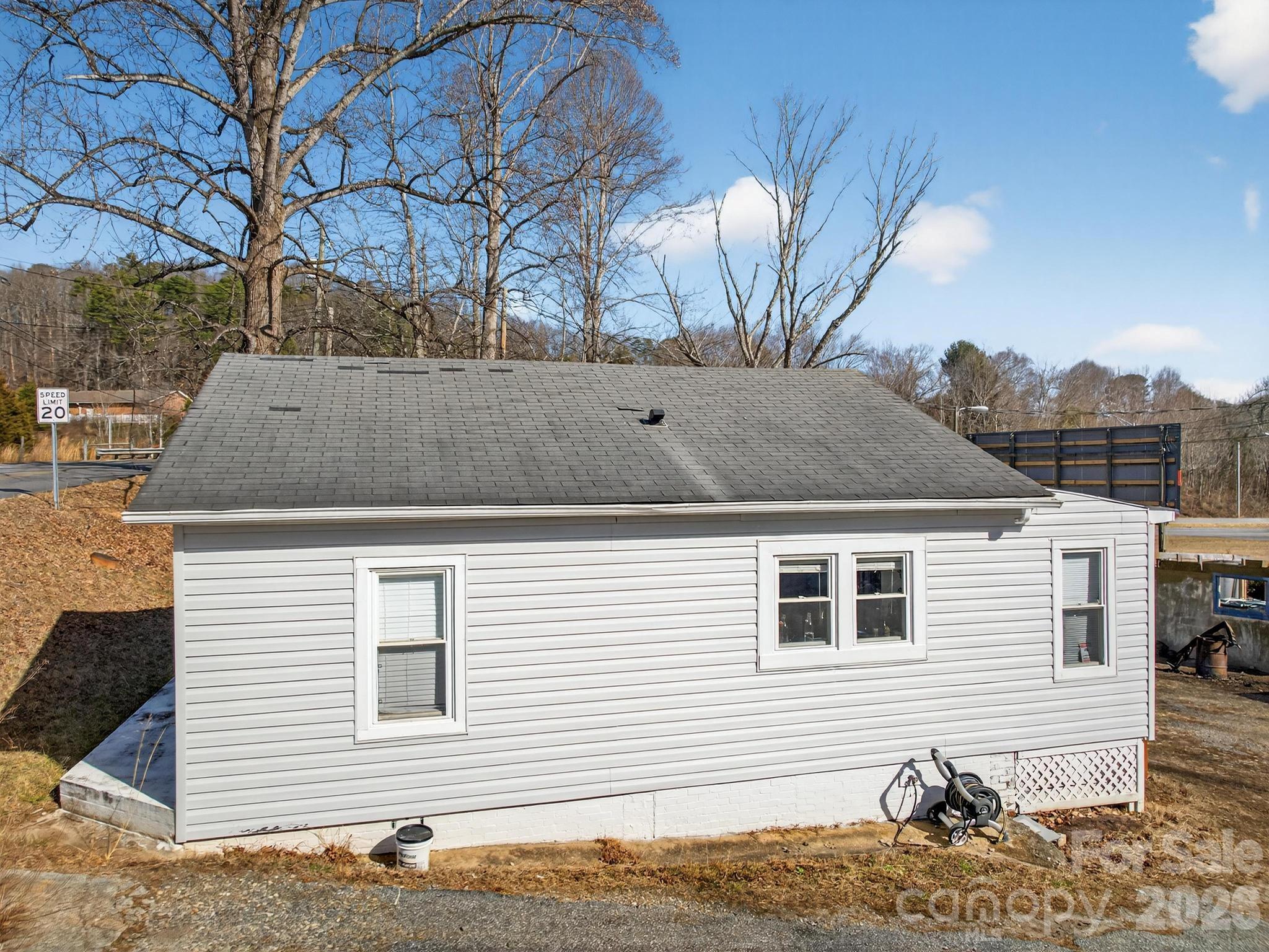 105 Countryside Drive SW — Lenoir