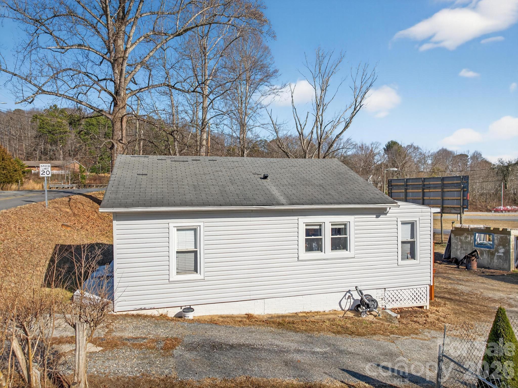 105 Countryside Drive SW — Lenoir