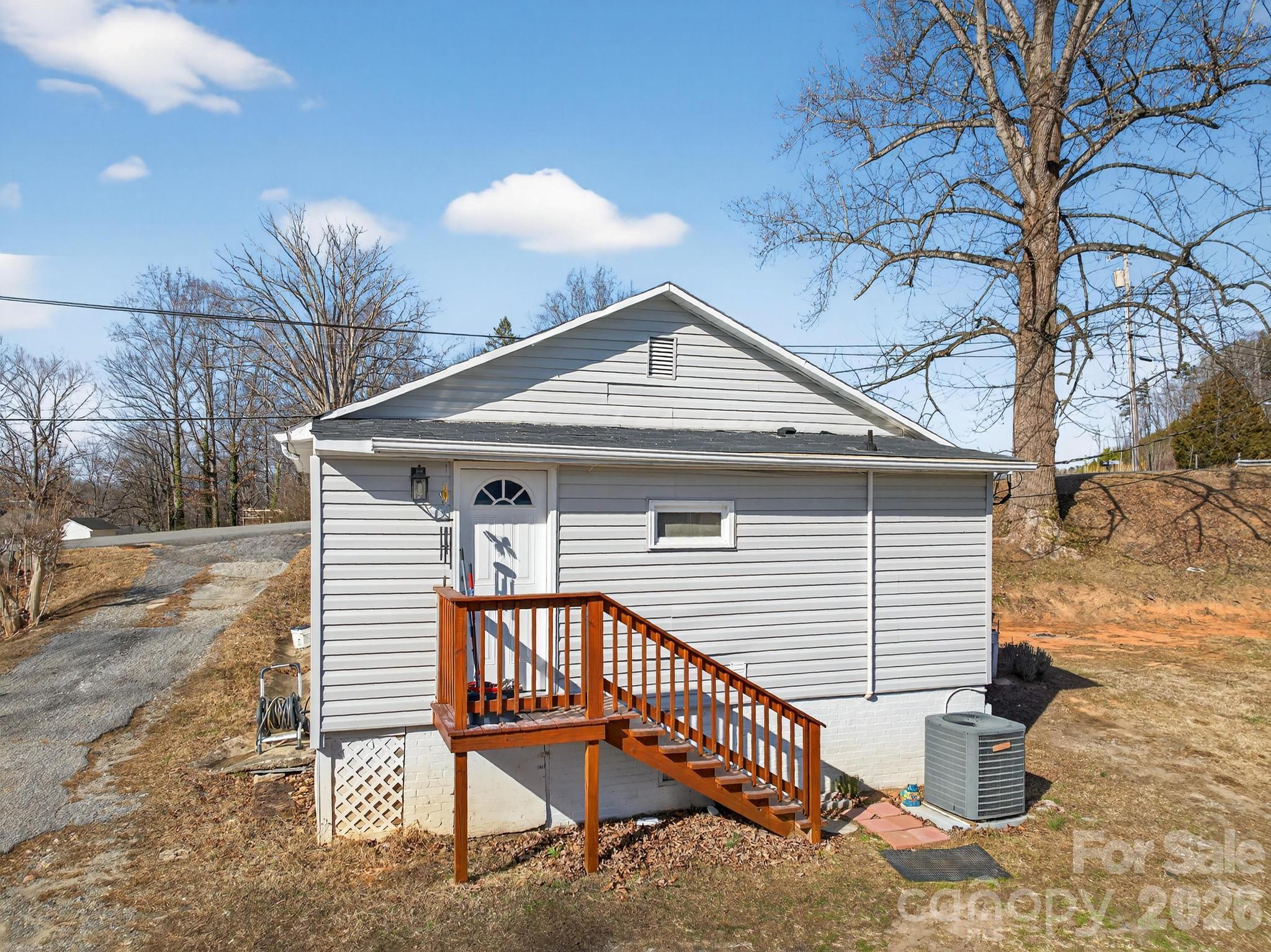 105 Countryside Drive SW — Lenoir