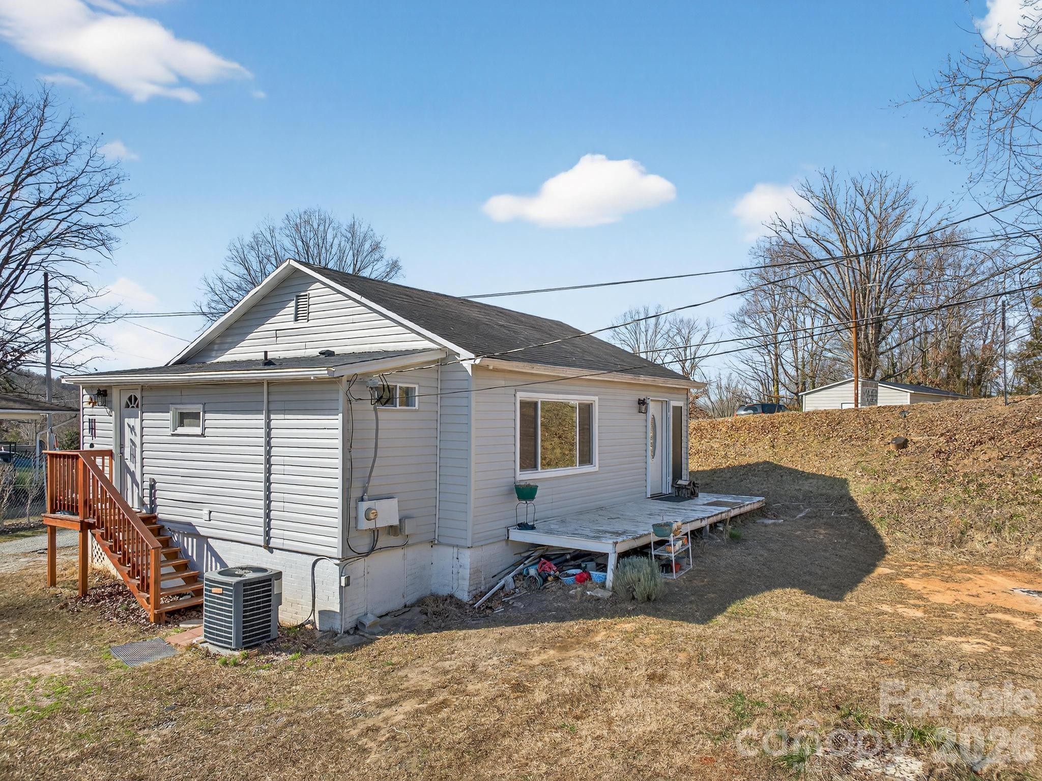 105 Countryside Drive SW — Lenoir