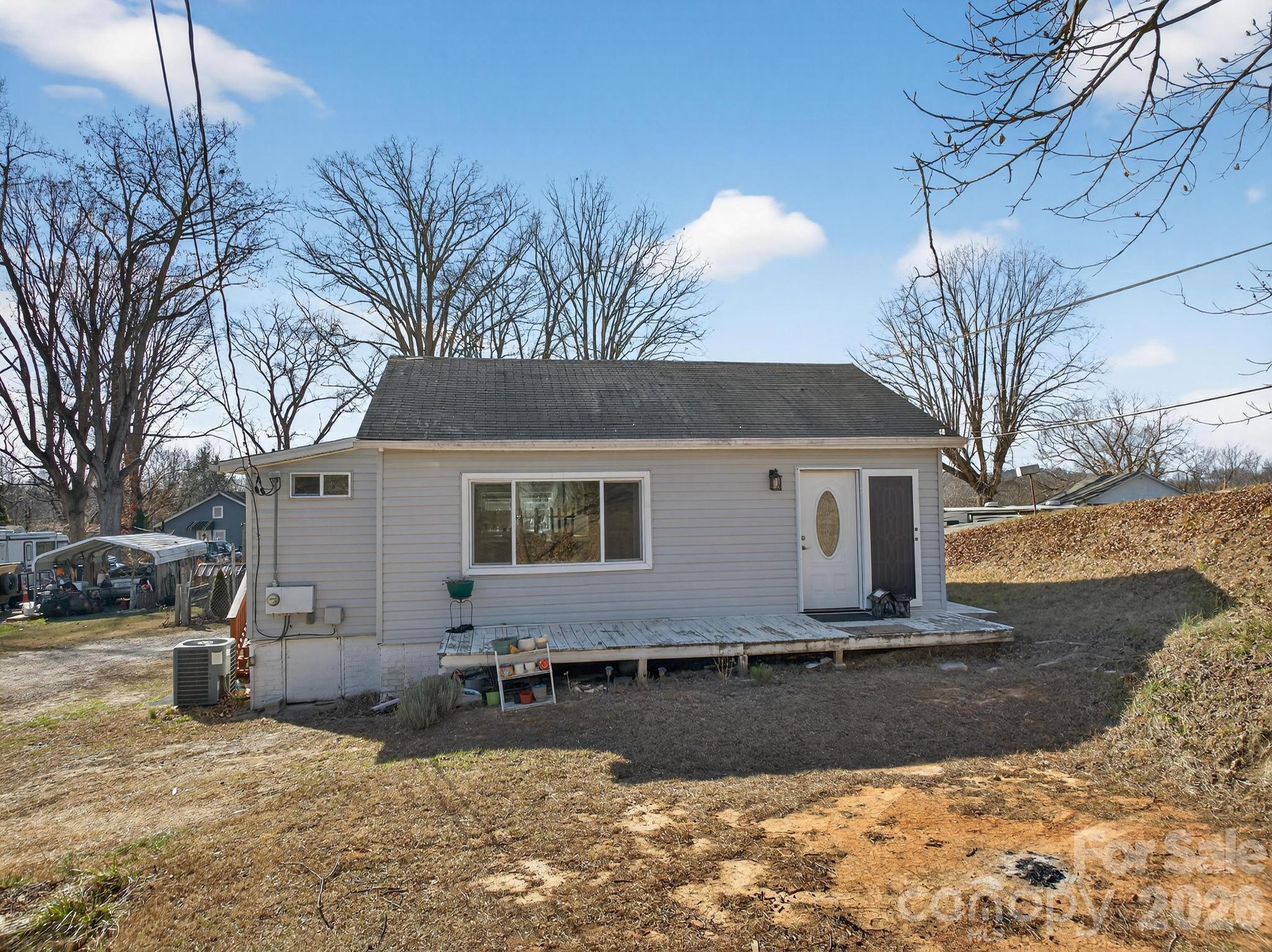 105 Countryside Drive SW — Lenoir