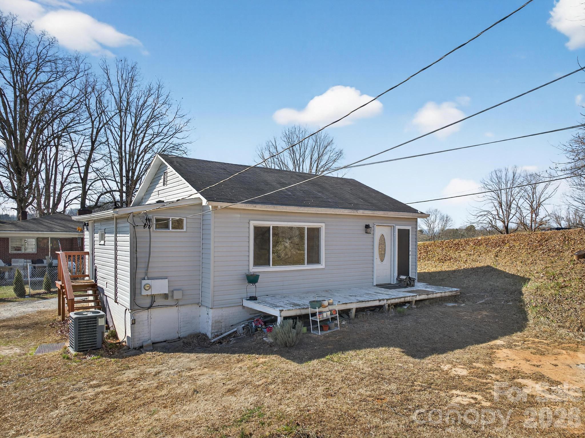 105 Countryside Drive SW — Lenoir