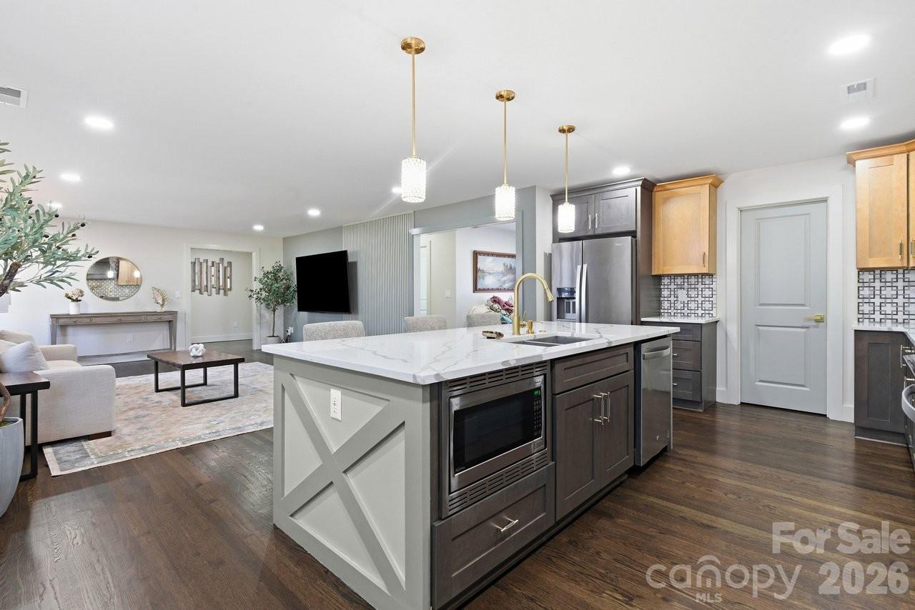 1713 Davis Park Road — Gastonia