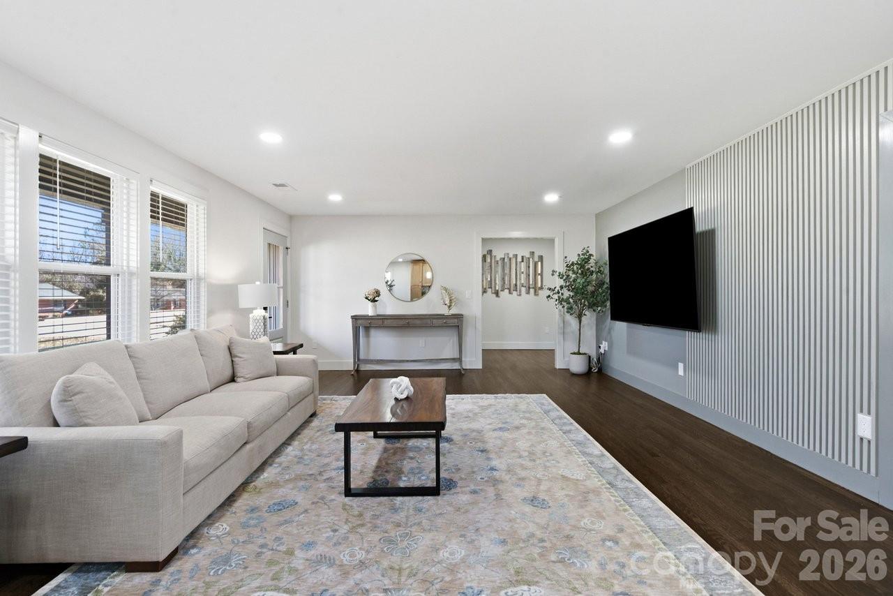 1713 Davis Park Road — Gastonia