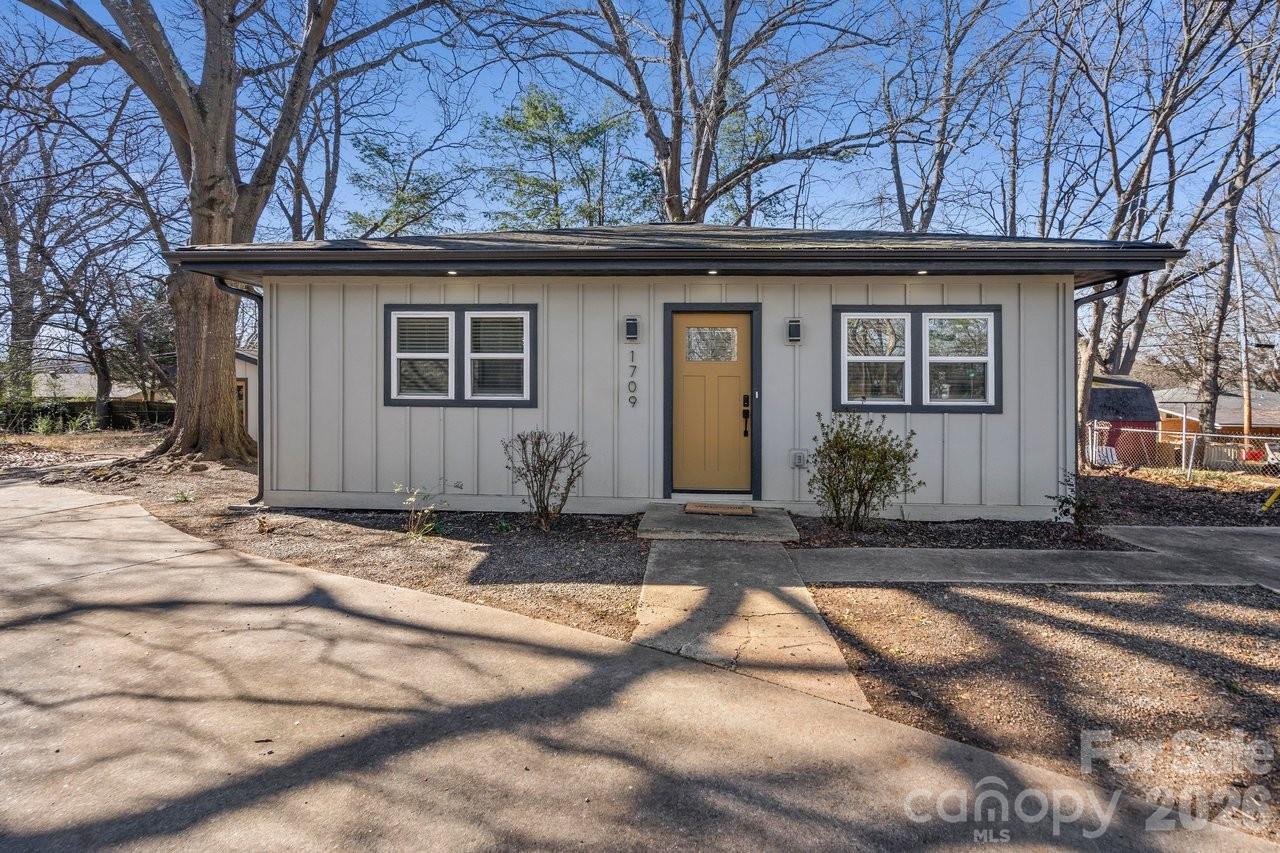 1713 Davis Park Road — Gastonia