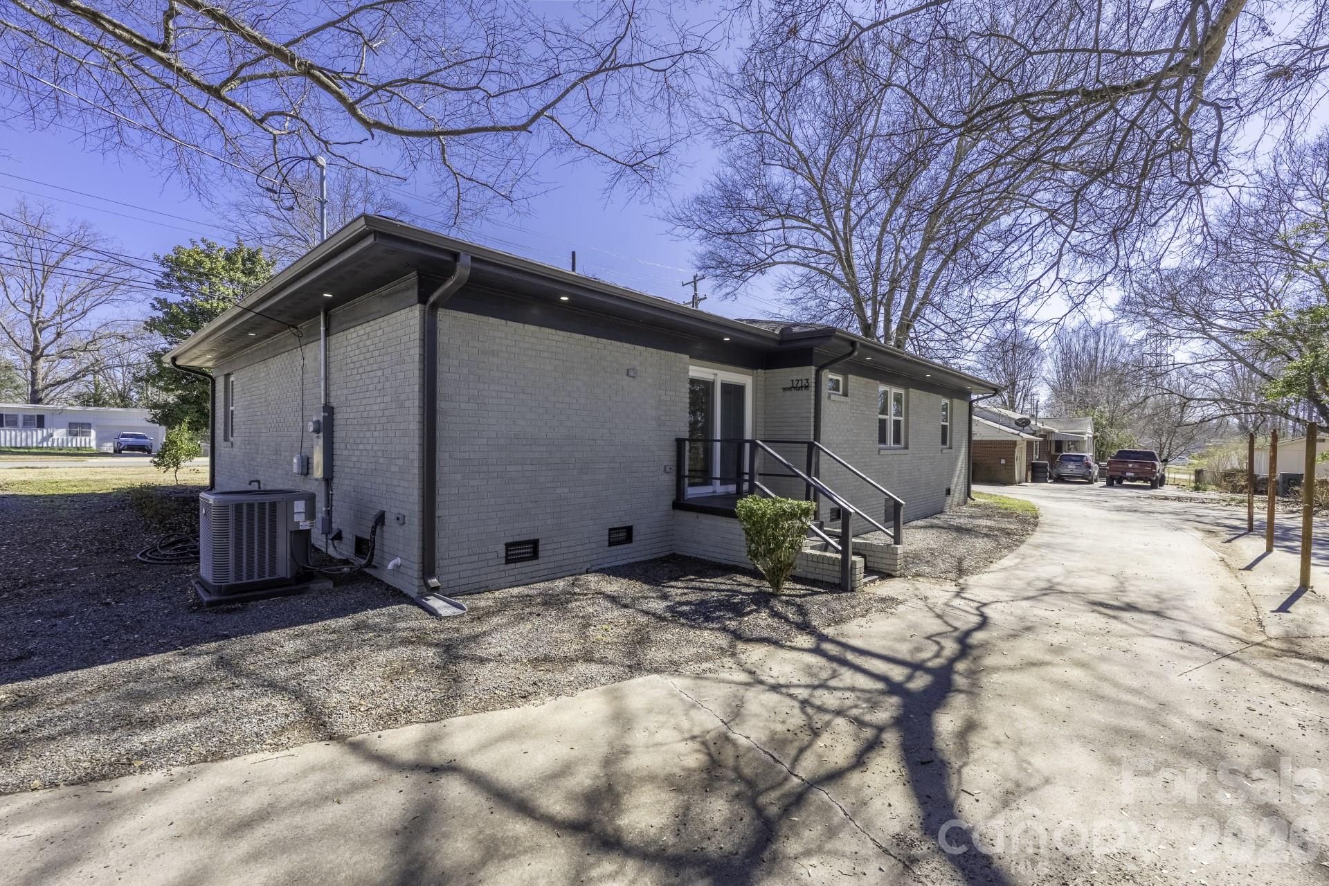 1713 Davis Park Road — Gastonia
