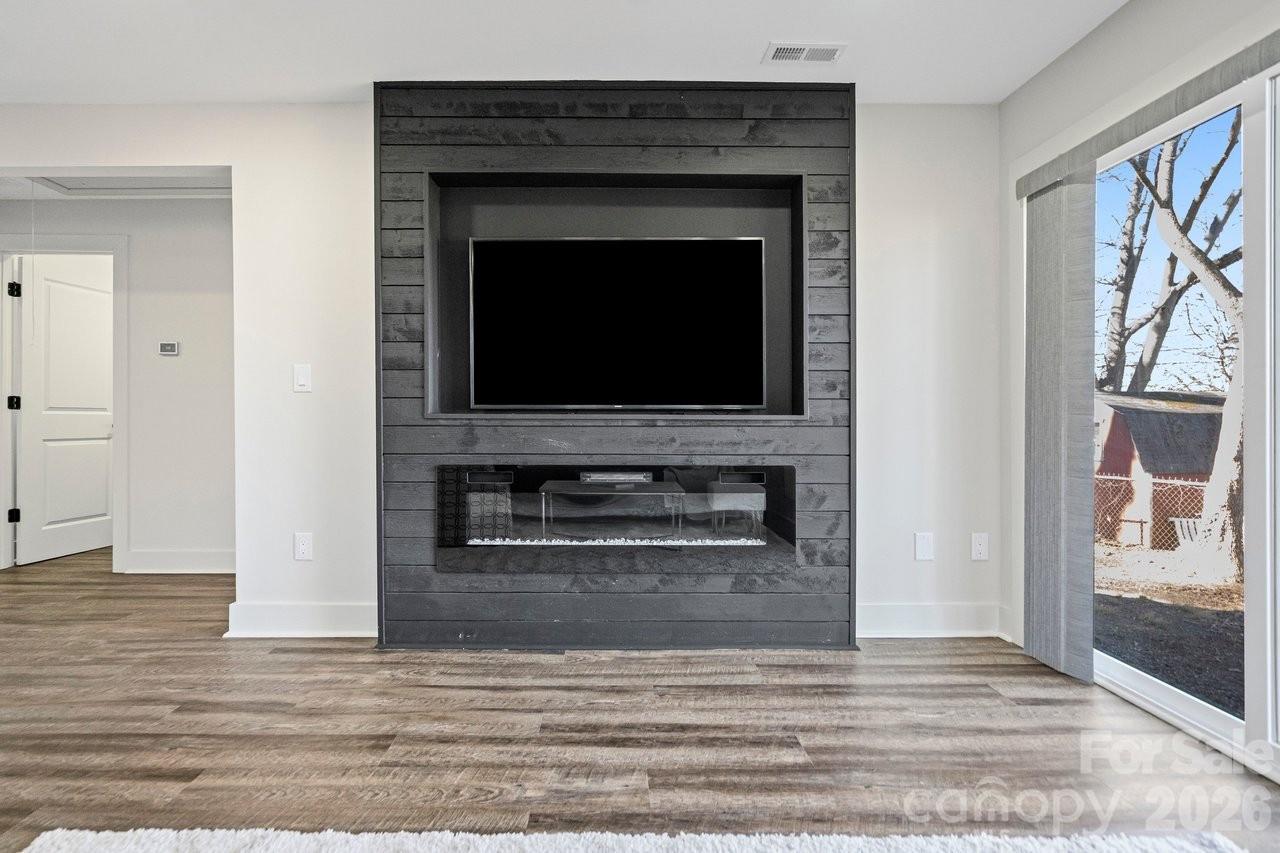 1713 Davis Park Road — Gastonia