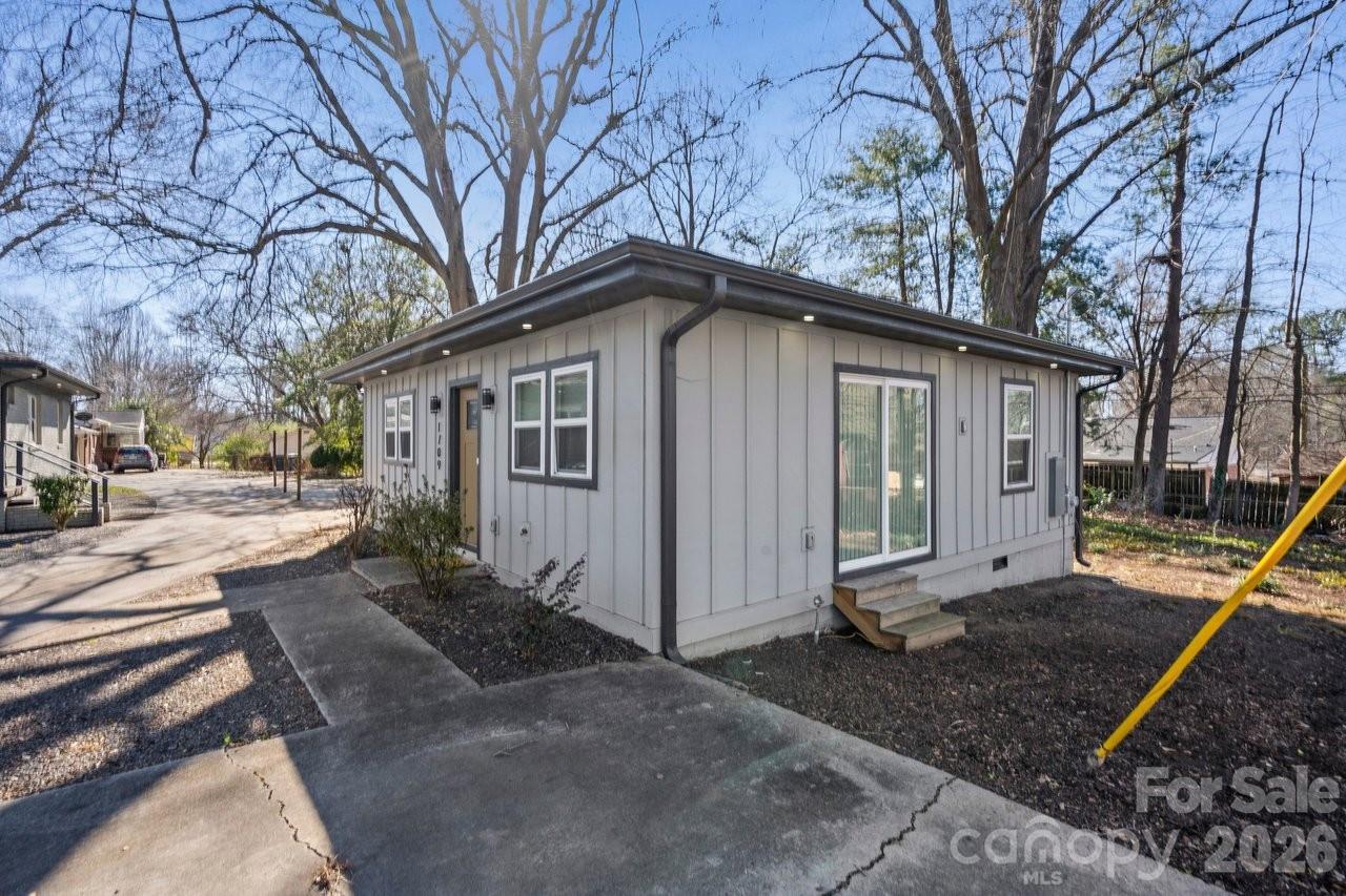 1713 Davis Park Road — Gastonia