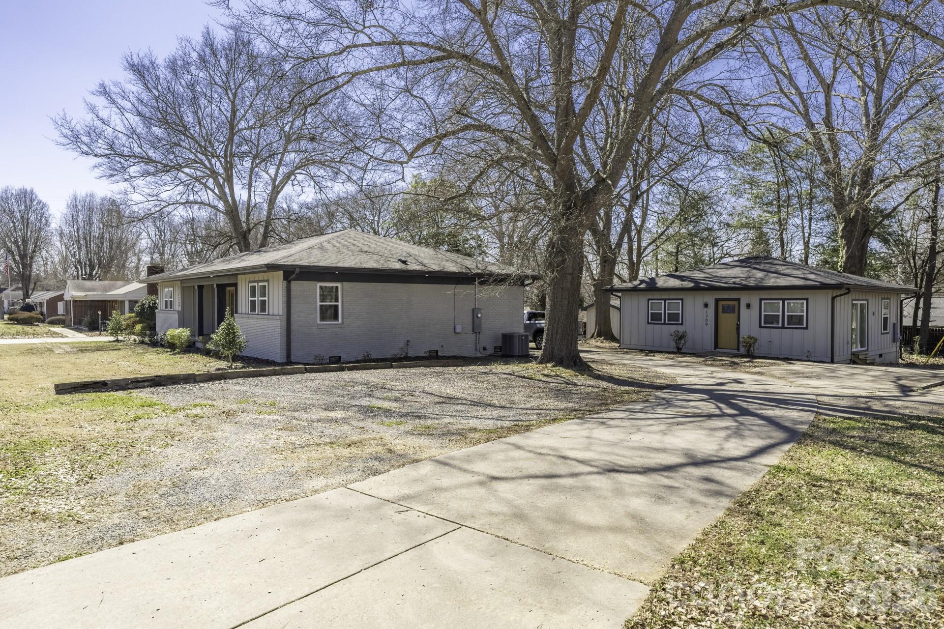 1713 Davis Park Road — Gastonia