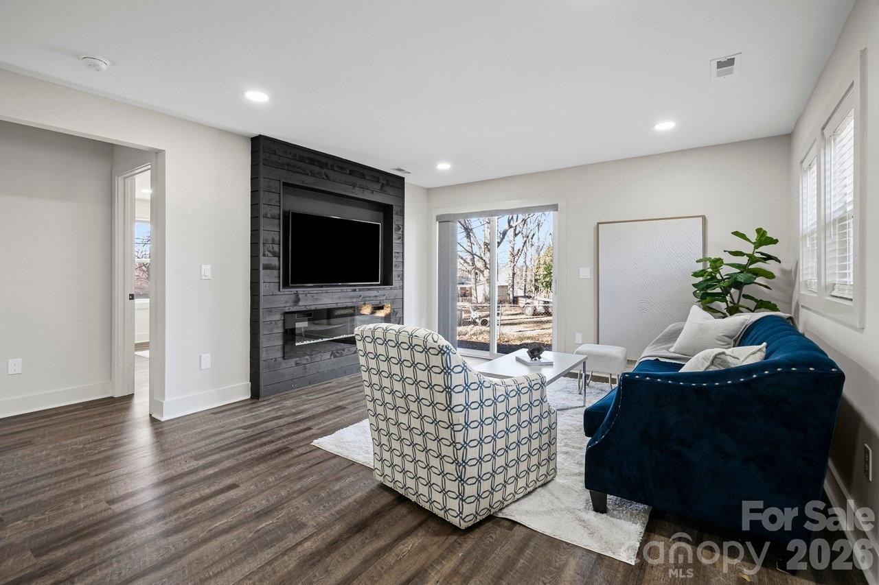 1713 Davis Park Road — Gastonia