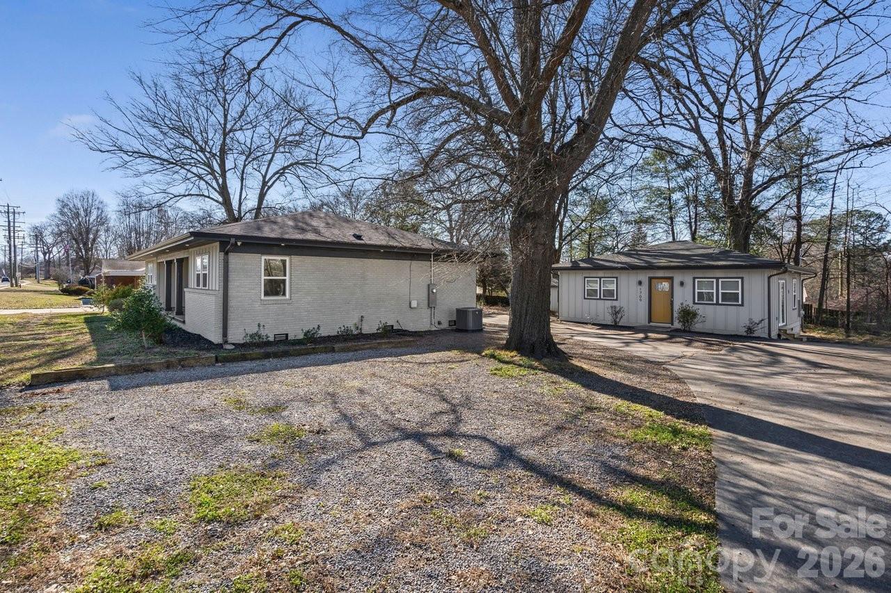 1713 Davis Park Road — Gastonia