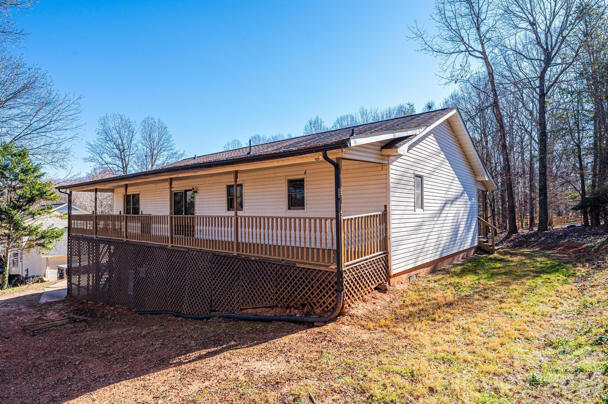 5284 Lisa Lane — Hickory